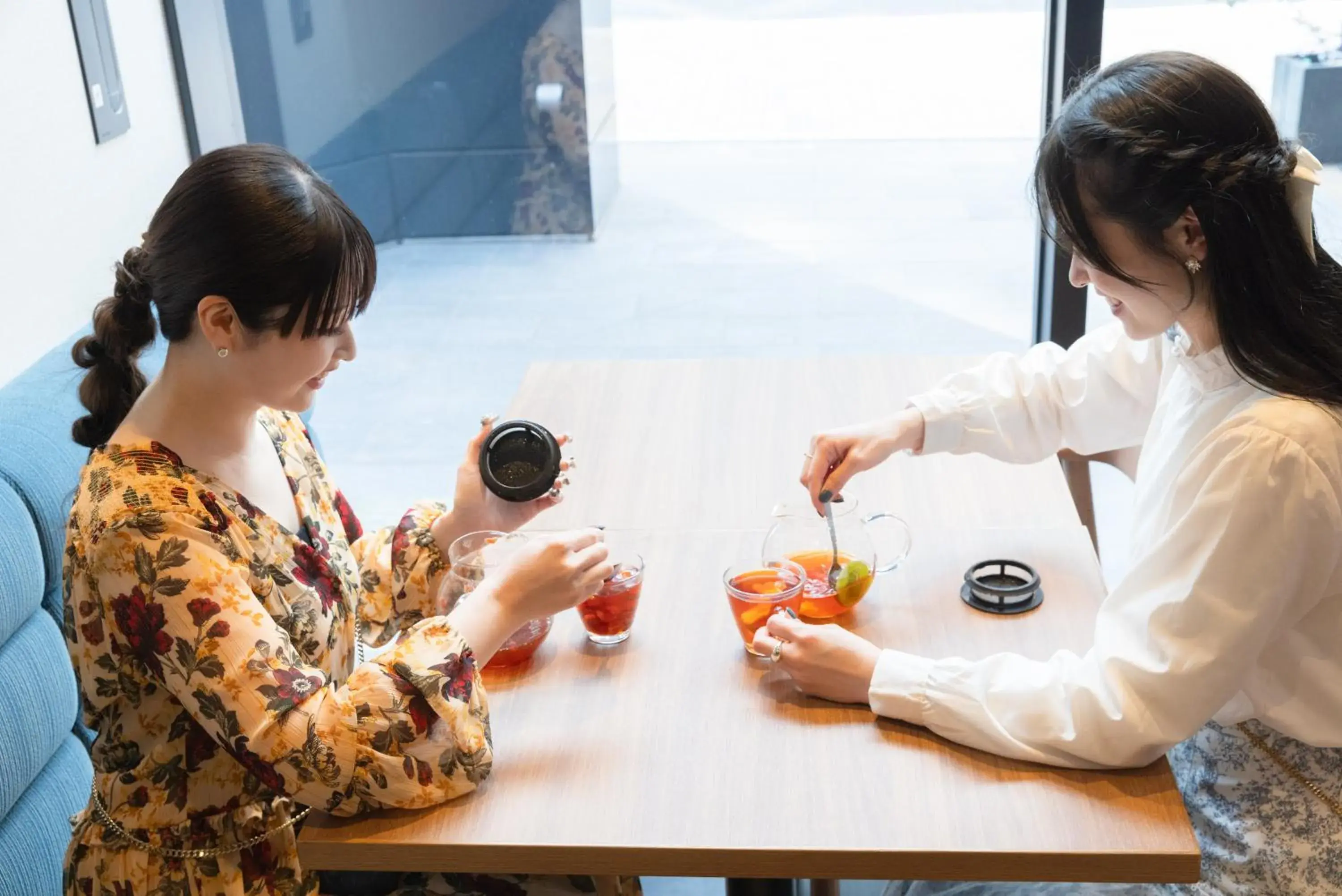 Lounge or bar in The Royal Park Canvas - Kobe Sannomiya Lounge or bar in The Royal Park Canvas - Kobe Sannomiya