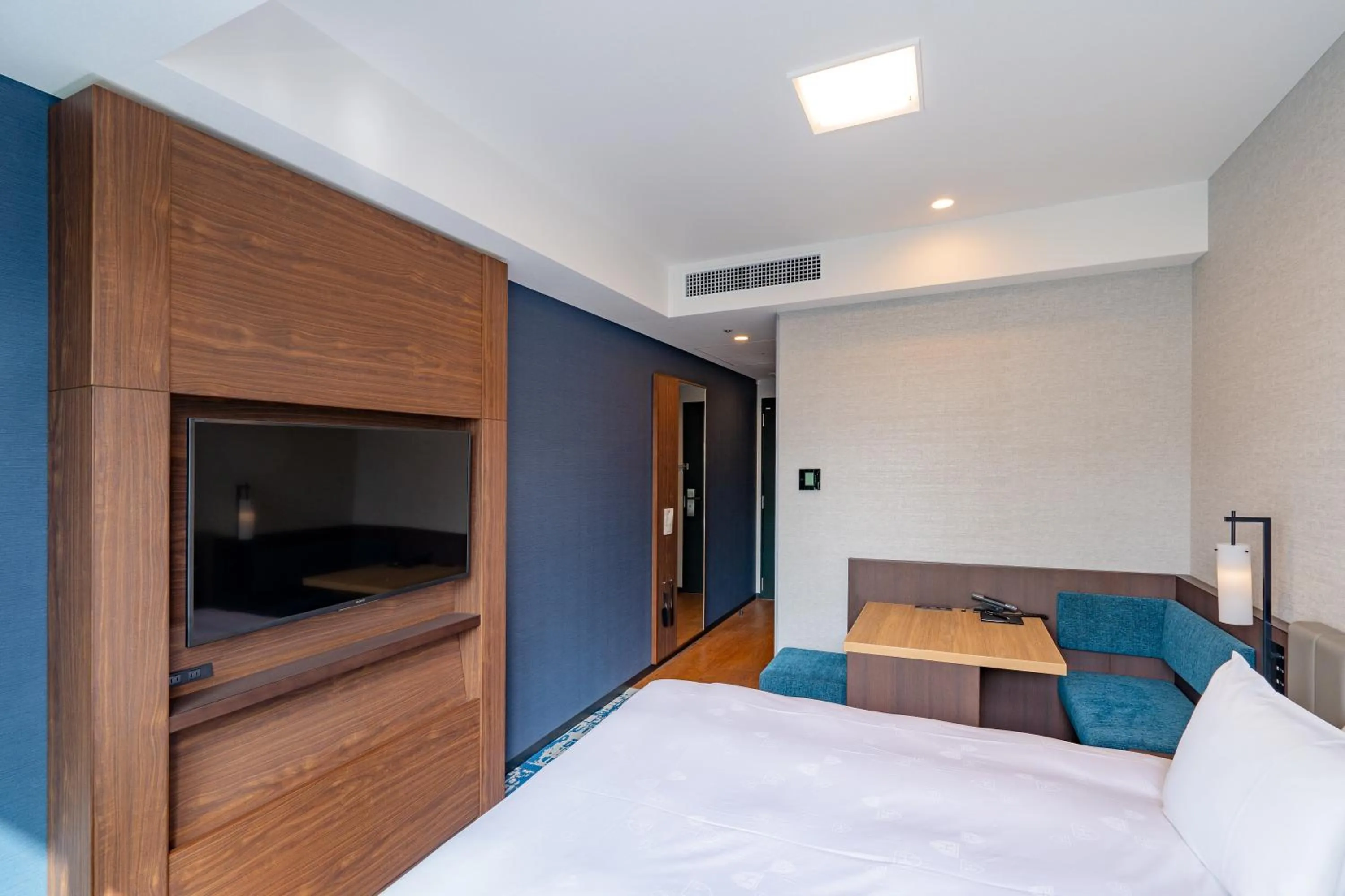 Photo of the whole room, Bed in The Royal Park Canvas - Kobe Sannomiya