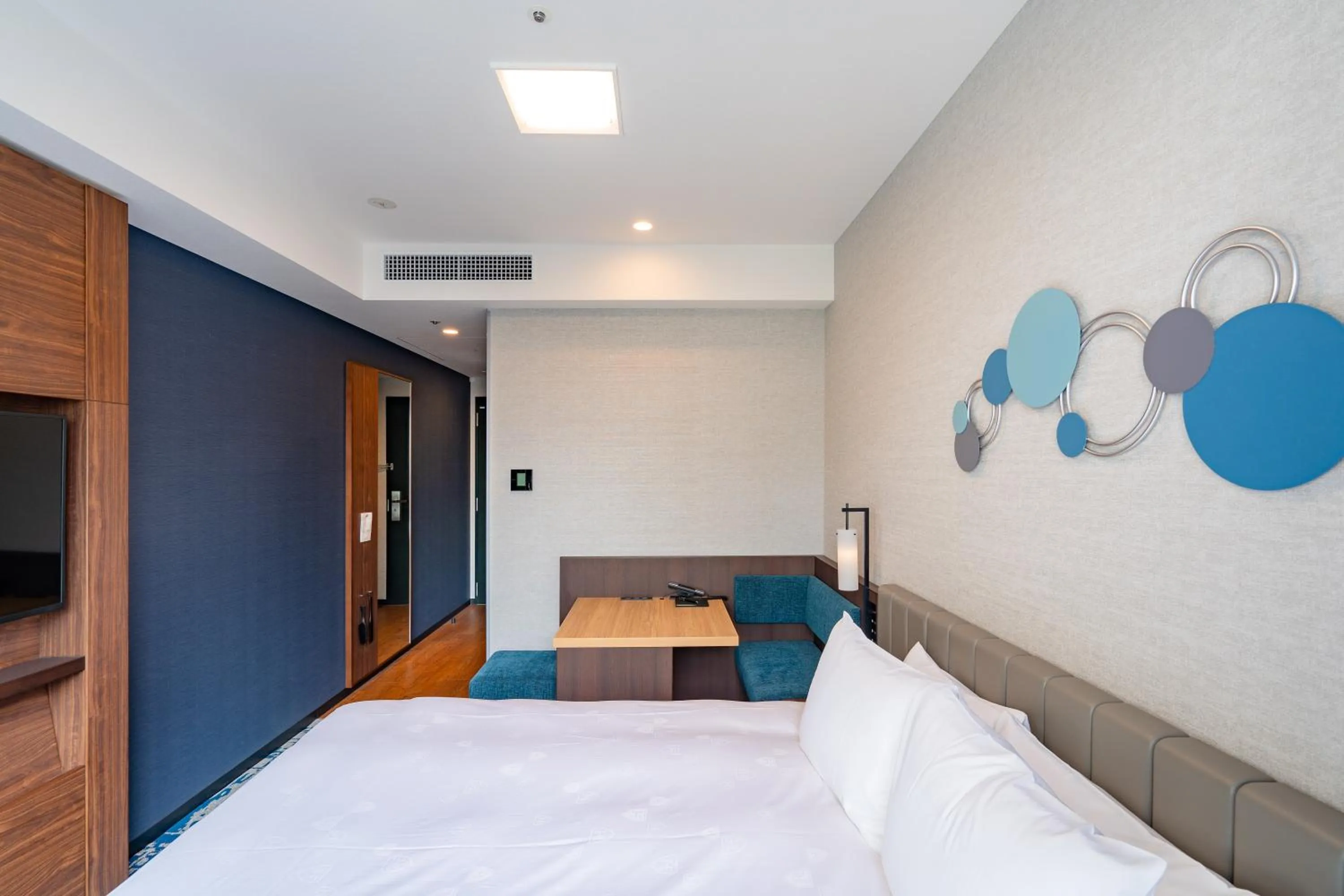 Photo of the whole room, Bed in The Royal Park Canvas - Kobe Sannomiya