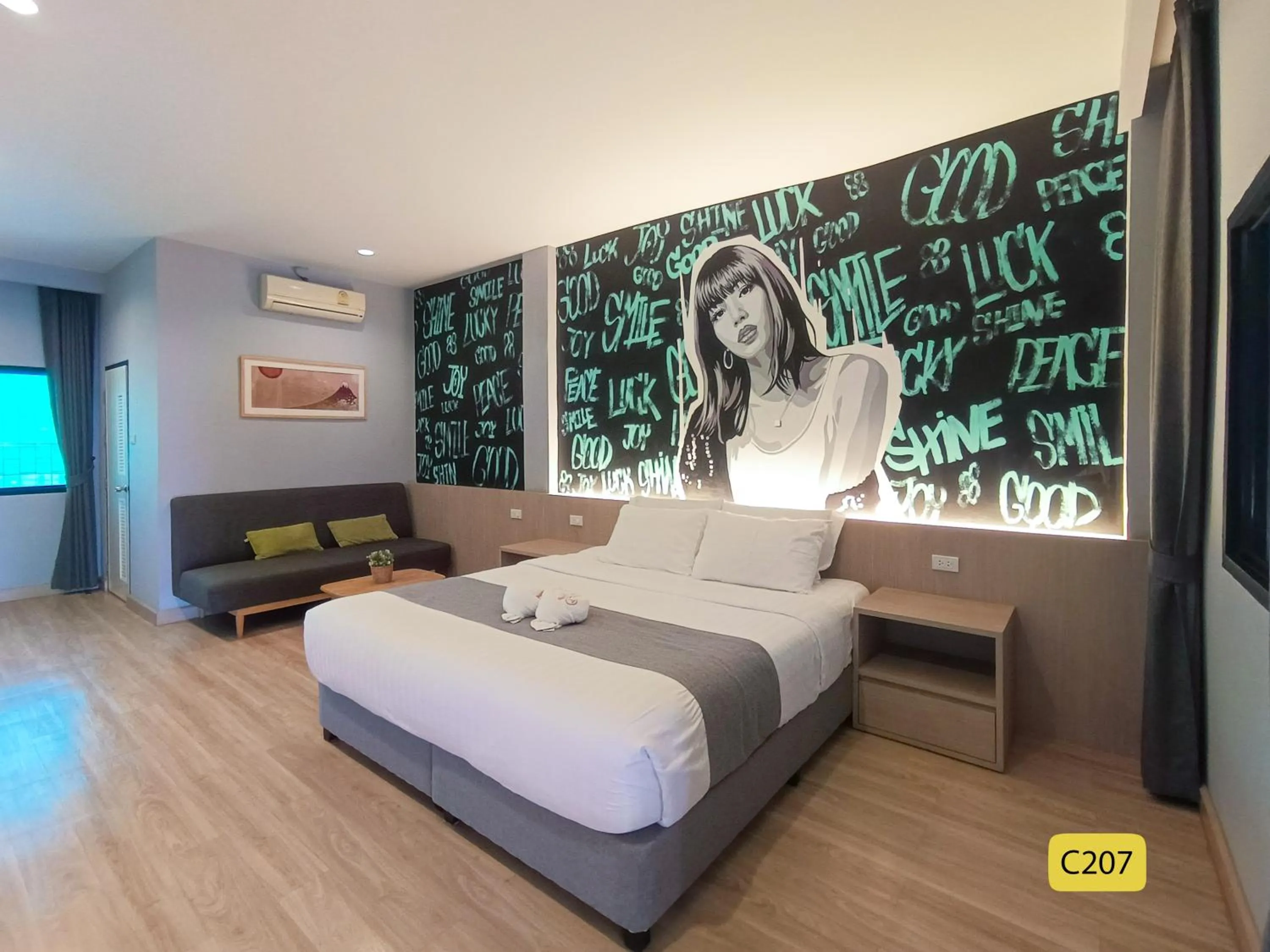 Photo of the whole room, Bed in Tarnsiri Boutique Resort