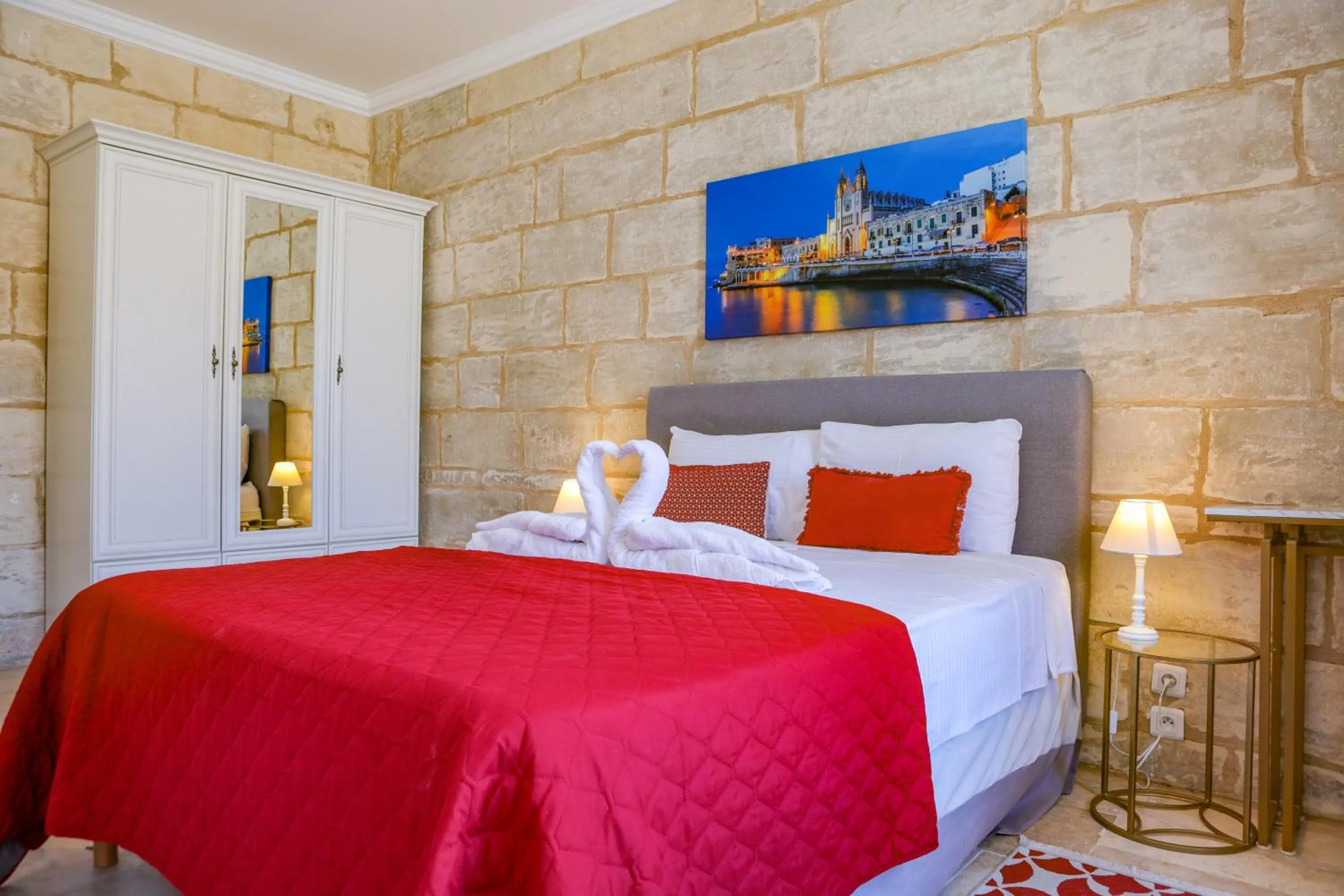 Property building, Bed in Palazzo Pisani Malta Boutique and SPA