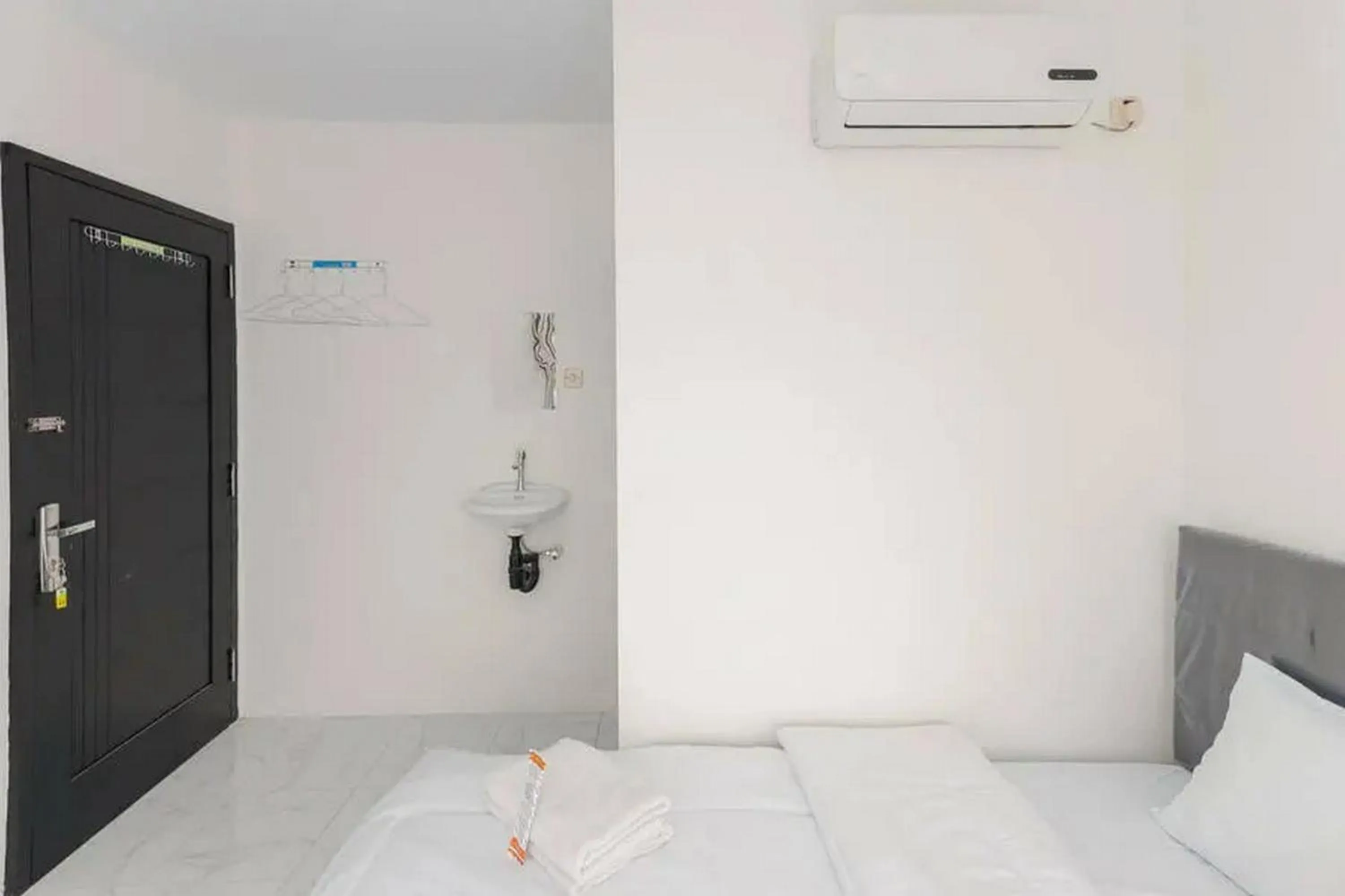 Bedroom, Bed in KoolKost Syariah near Bintaro Jaya Xchange