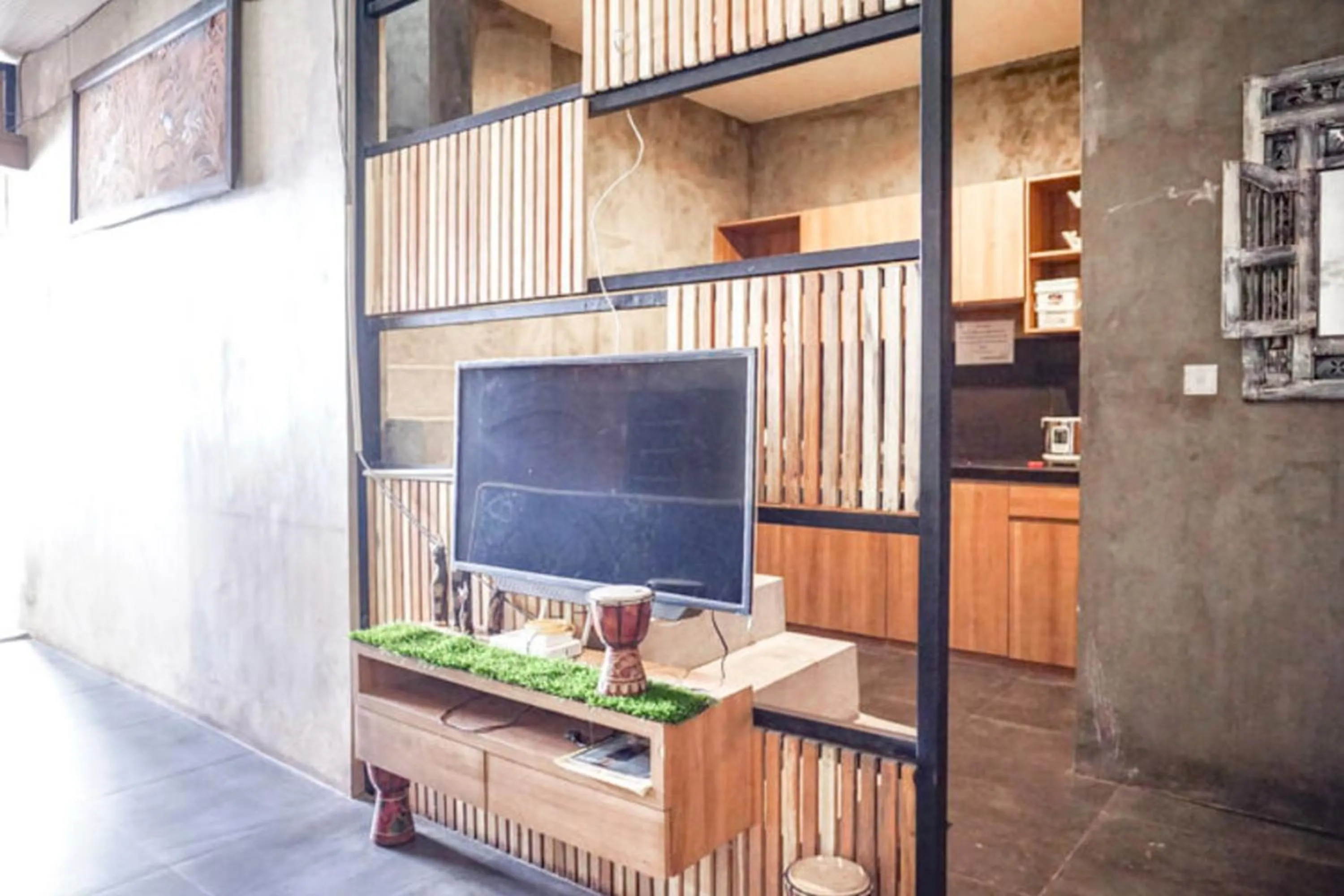 Lobby or reception in RedDoorz Hostel Near Ngurah Rai Airport Kuta