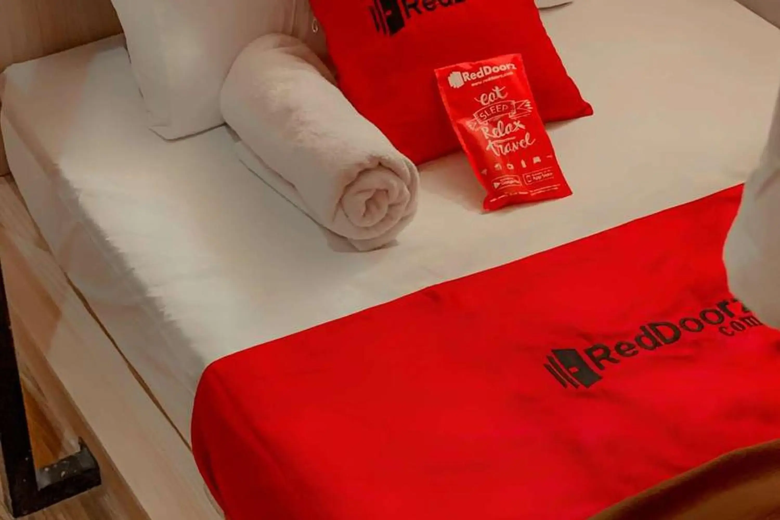 Bedroom, Bed in RedDoorz Hostel Near Ngurah Rai Airport Kuta Bedroom, Bed in RedDoorz Hostel Near Ngurah Rai Airport Kuta