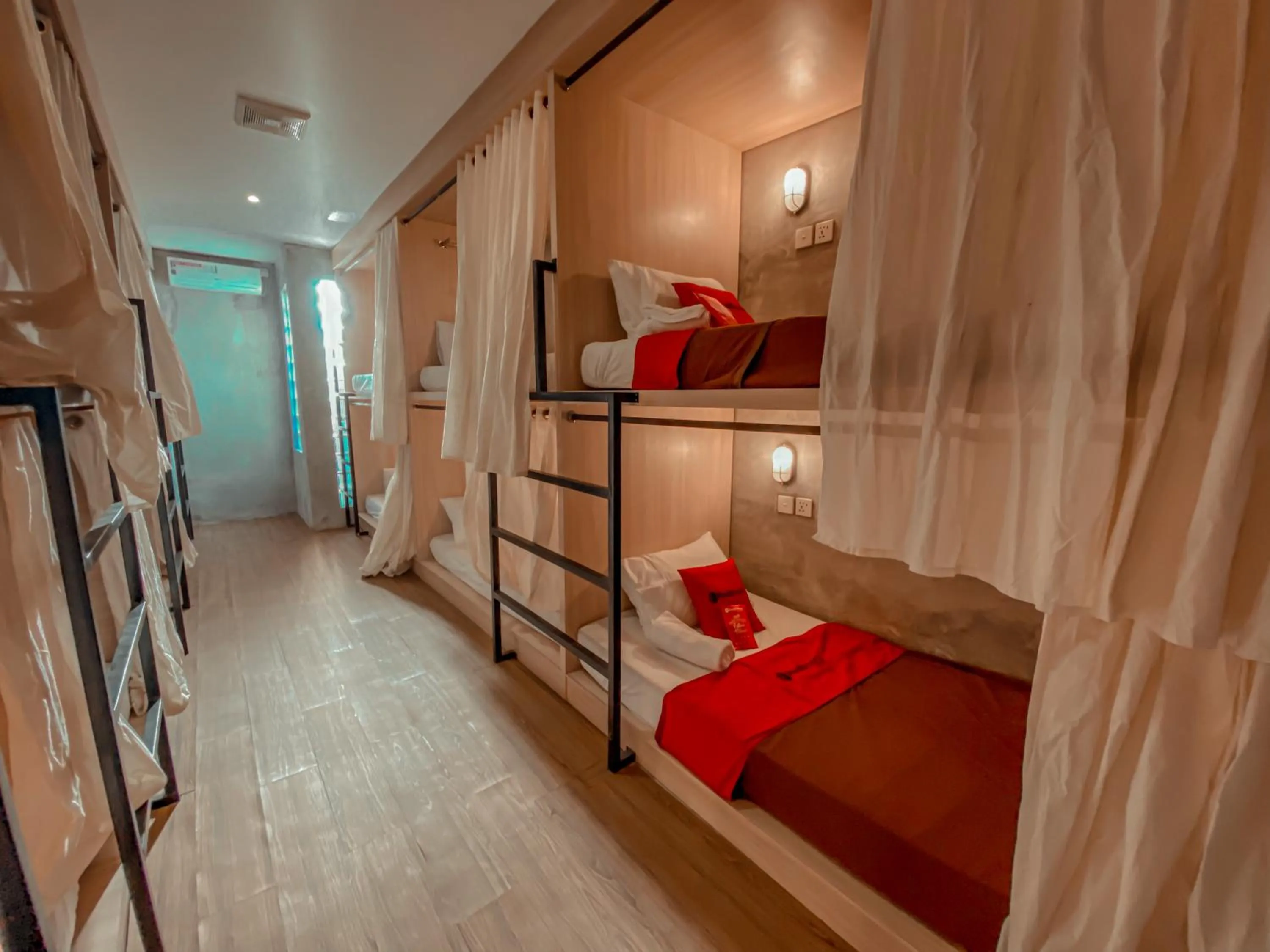 Bedroom, Bed in RedDoorz Hostel Near Ngurah Rai Airport Kuta