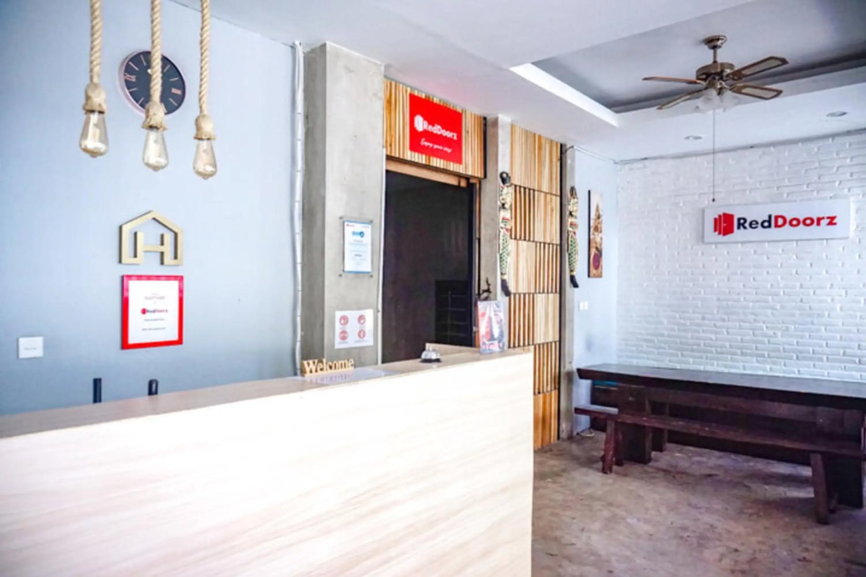 Lobby or reception in RedDoorz Hostel Near Ngurah Rai Airport Kuta Lobby or reception in RedDoorz Hostel Near Ngurah Rai Airport Kuta