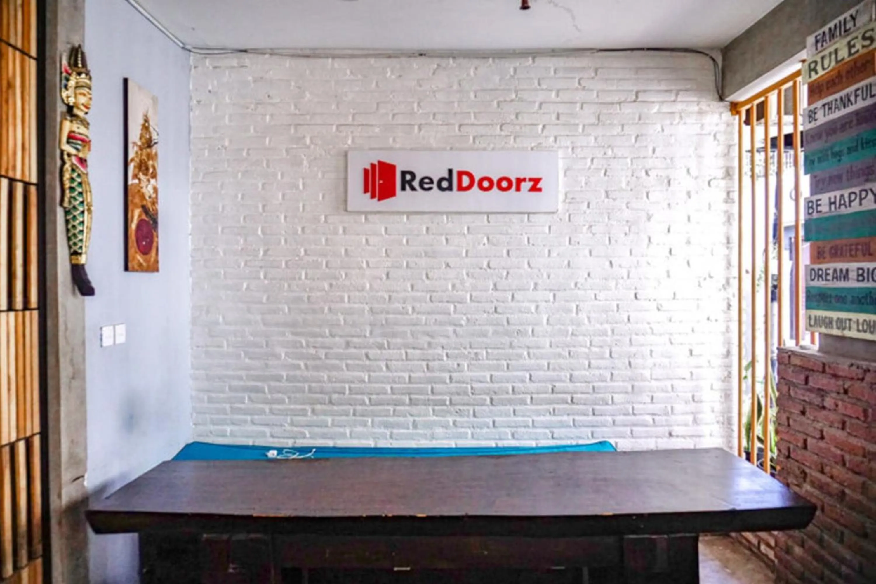 Property logo or sign in RedDoorz Hostel Near Ngurah Rai Airport Kuta