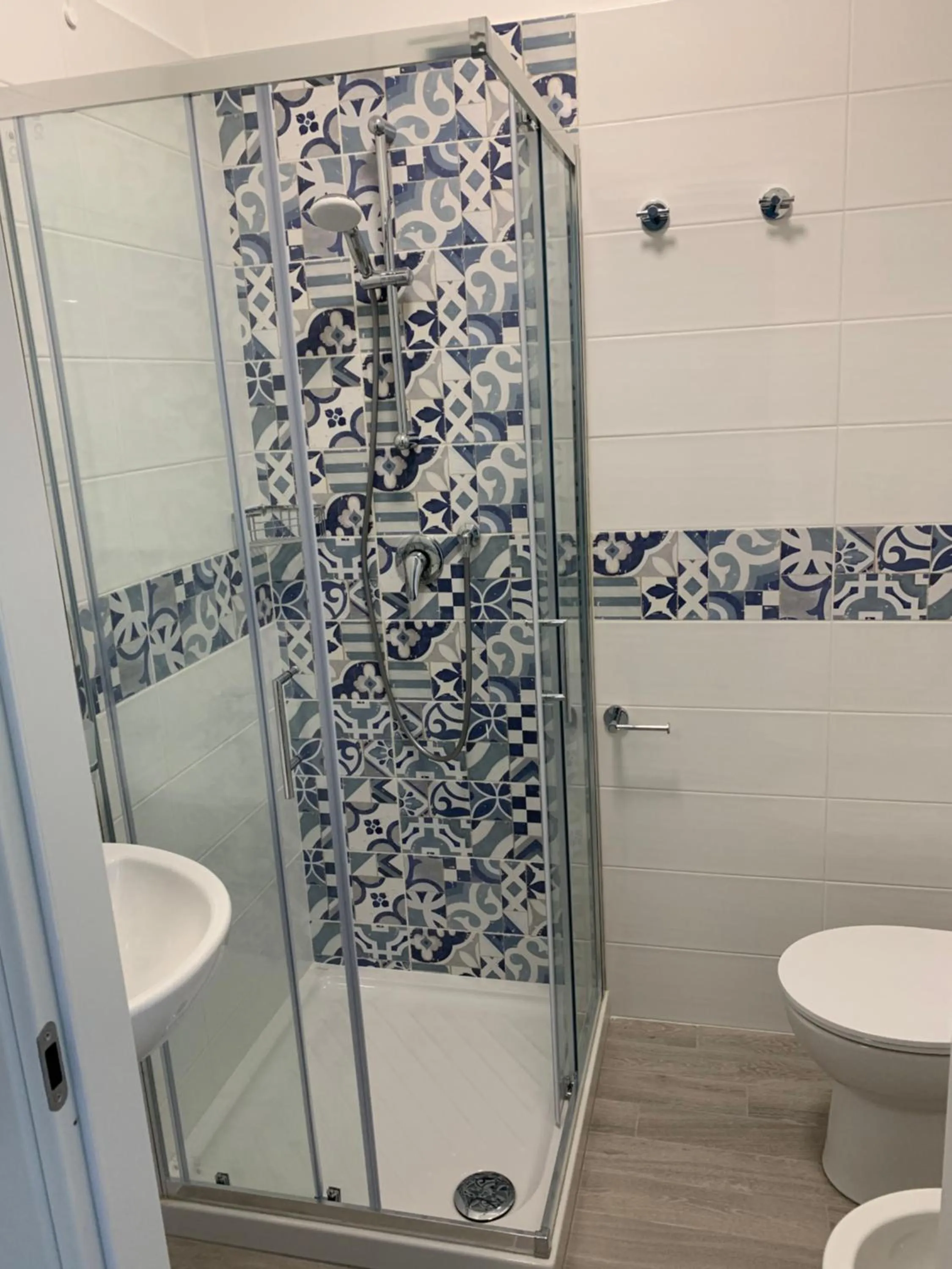 Shower in Hotel Aurora