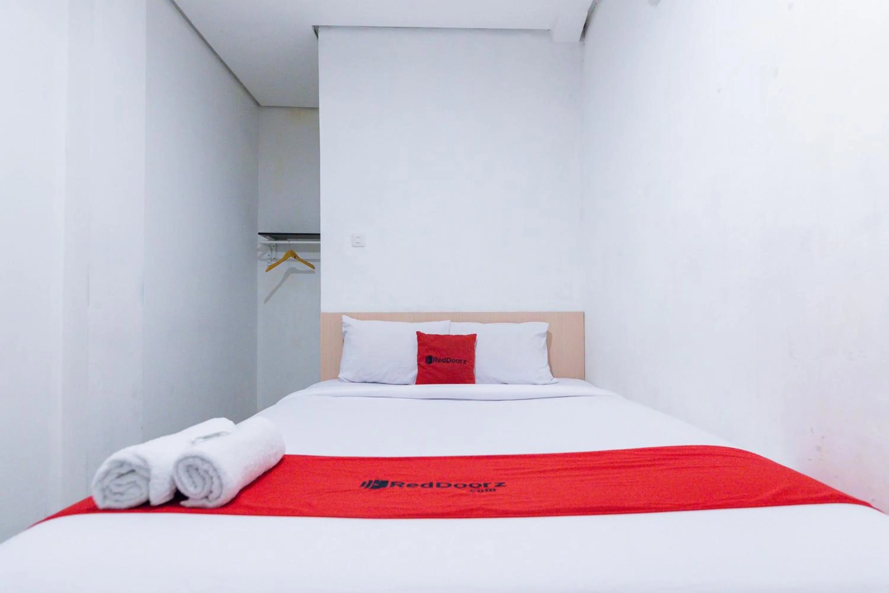 Bedroom, Bed in RedDoorz Plus Syariah near Mall Pondok Indah