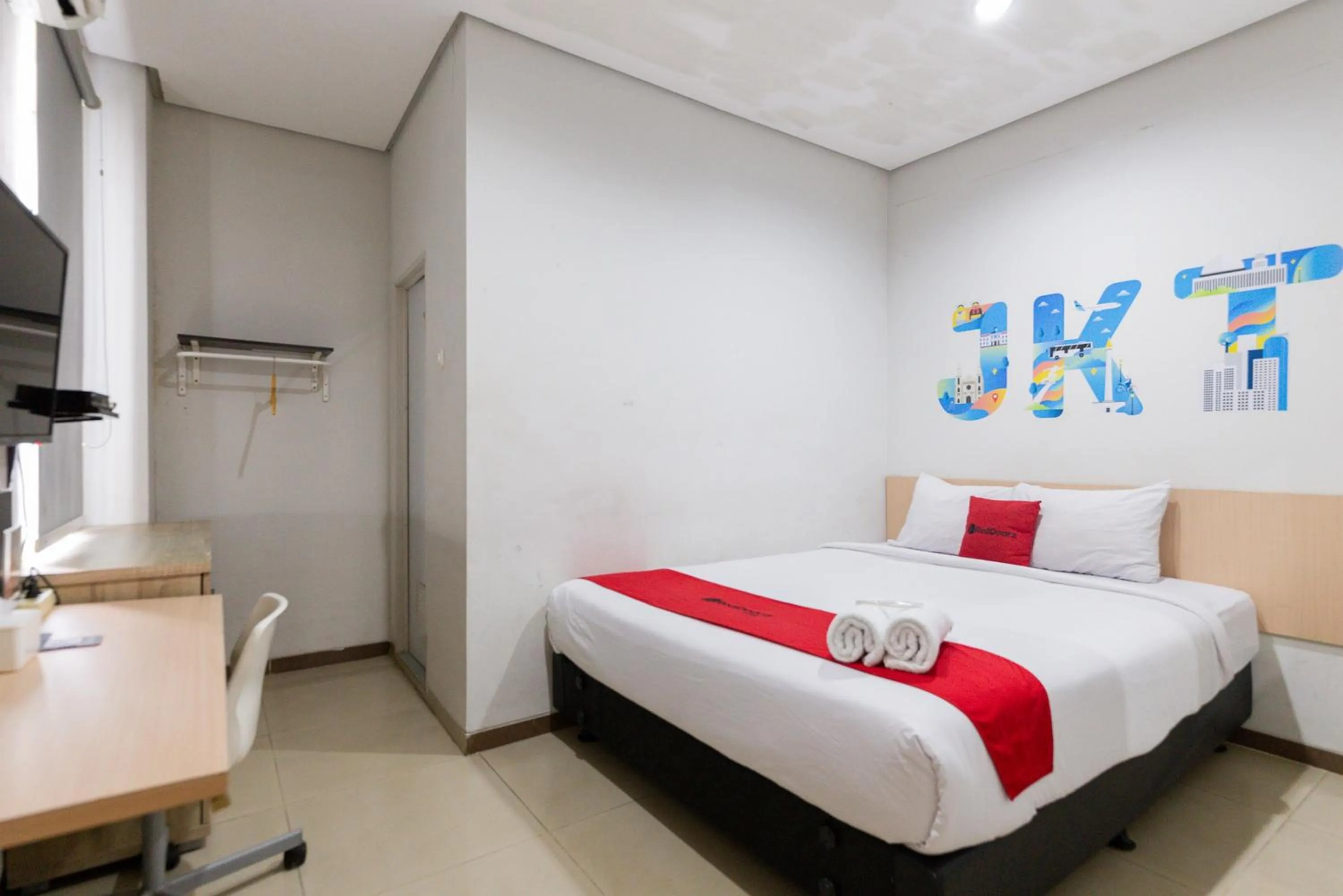 Bedroom, Bed in RedDoorz Plus Syariah near Mall Pondok Indah