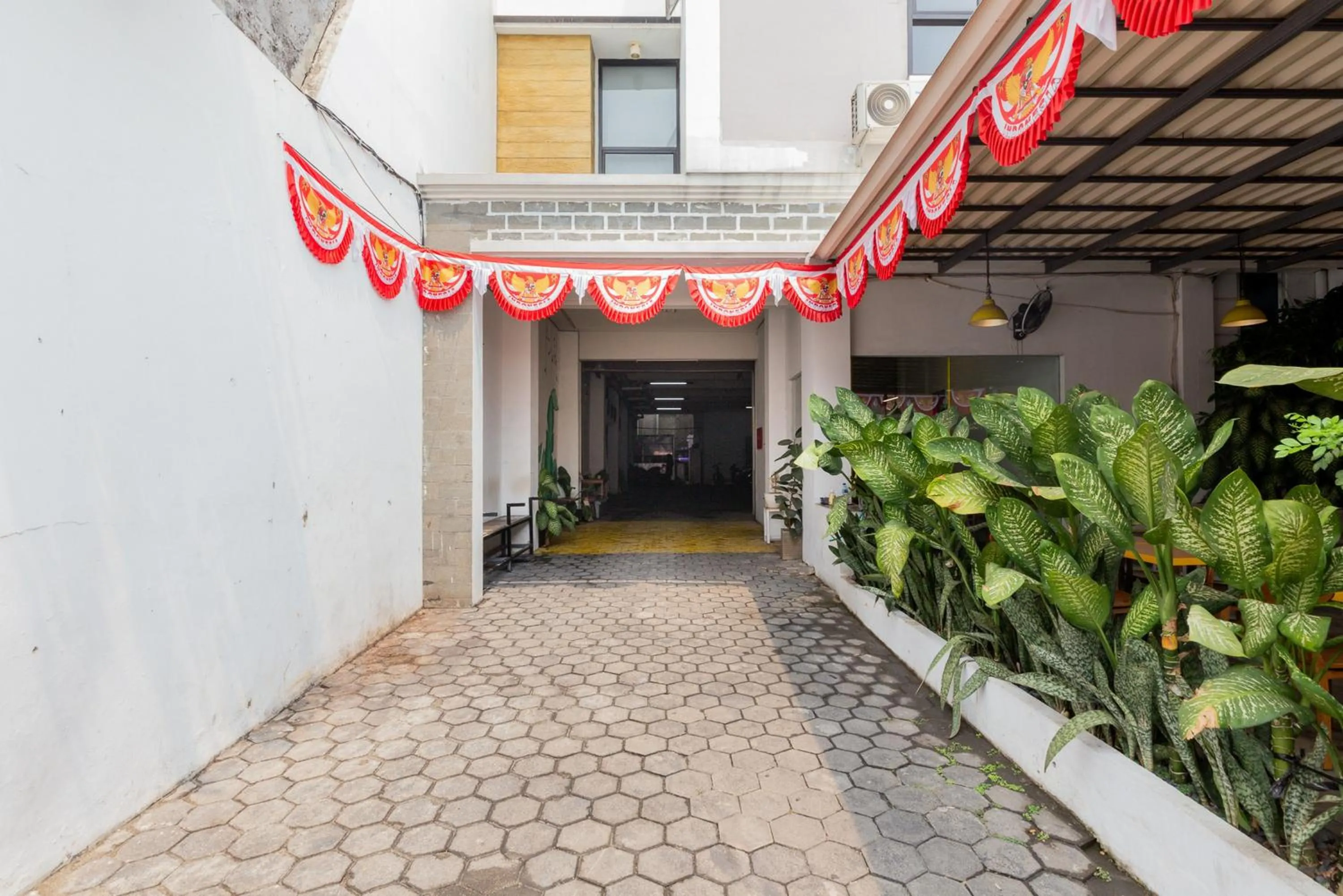 Facade/entrance in RedDoorz Plus Syariah near Mall Pondok Indah