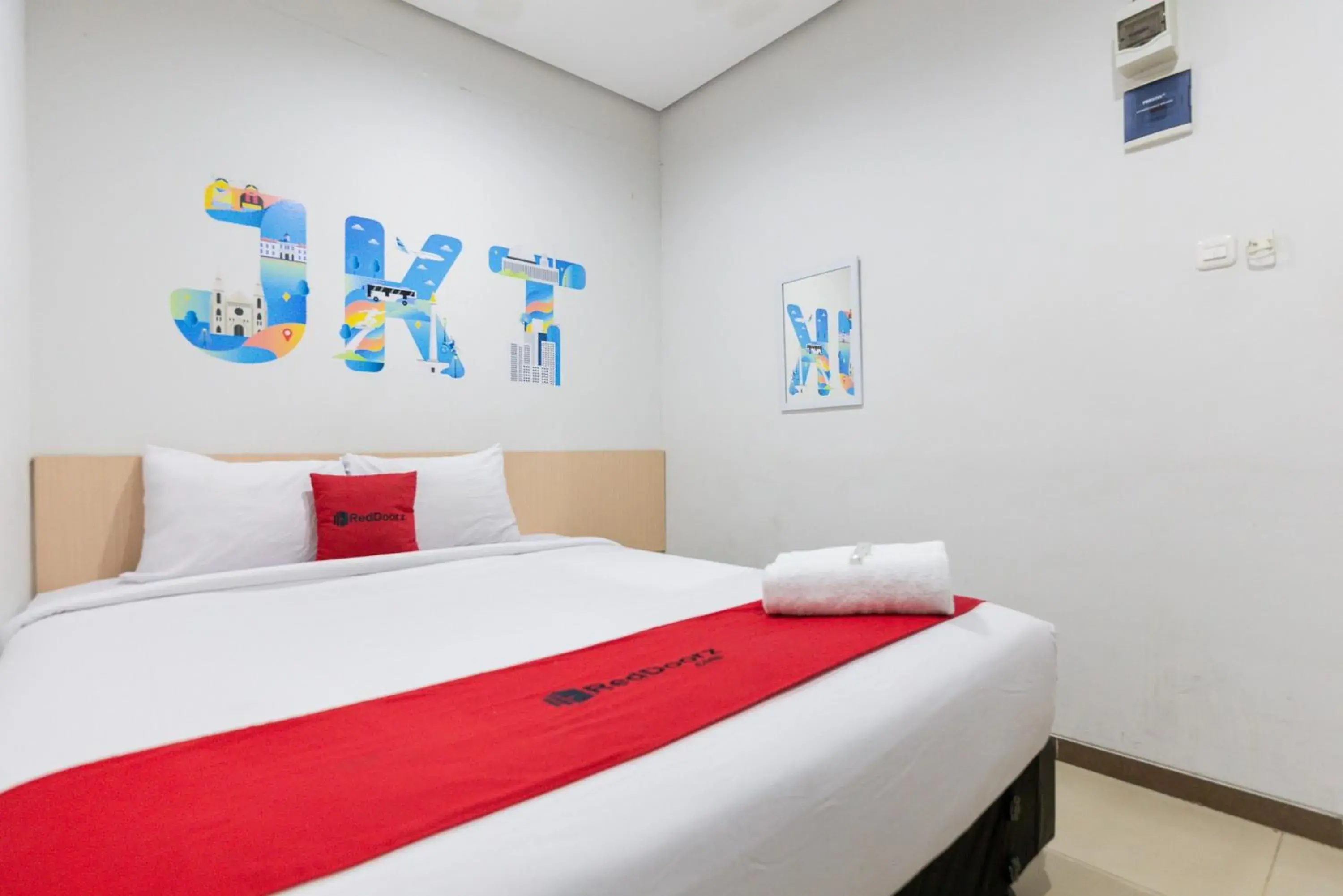 Double Room in RedDoorz Plus Syariah near Mall Pondok Indah Double Room in RedDoorz Plus Syariah near Mall Pondok Indah