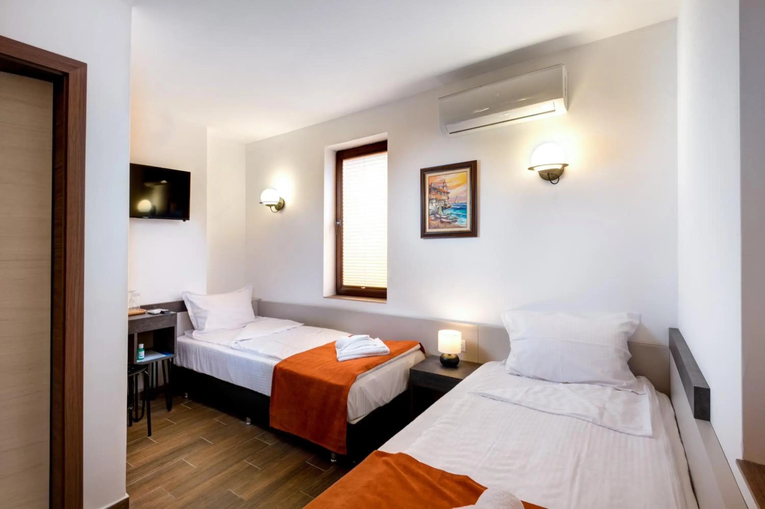 Economy Twin Room in Panorama Blue Family Hotel and Free parking Economy Twin Room in Panorama Blue Family Hotel and Free parking