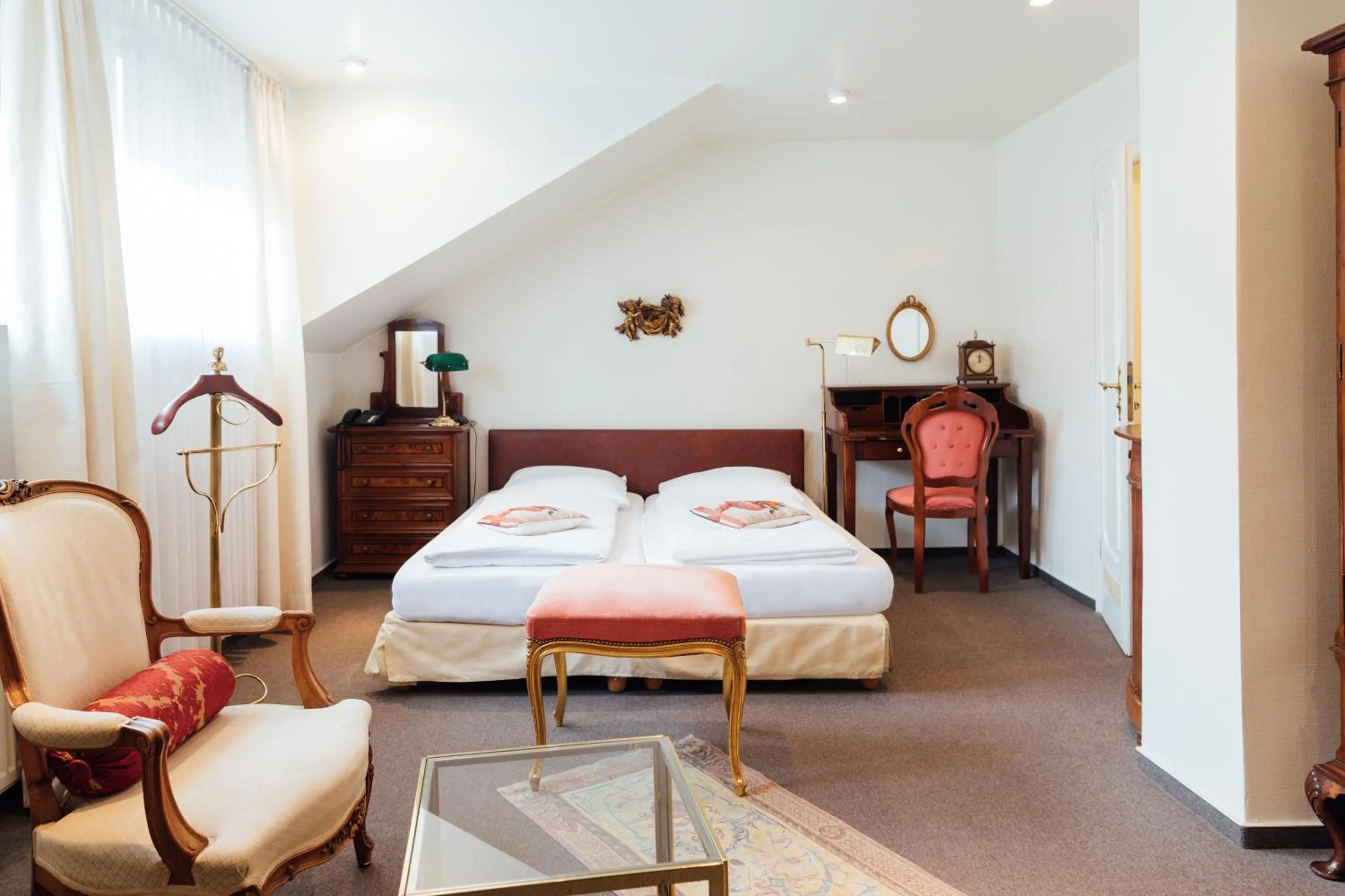 Photo of the whole room, Bed in Das Kleine Hotel in ruhiger Stadtlage