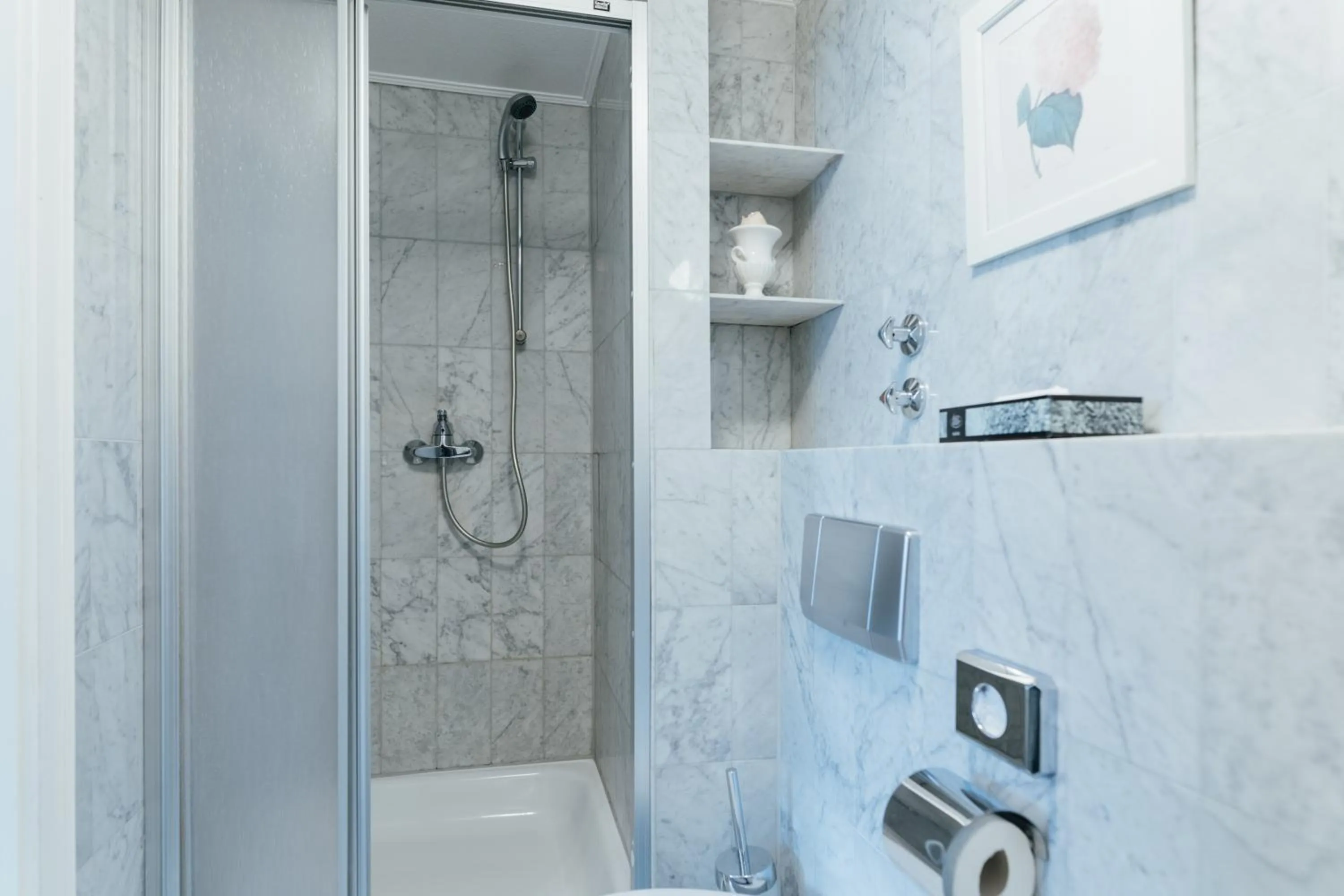 Shower in Das Kleine Hotel in ruhiger Stadtlage