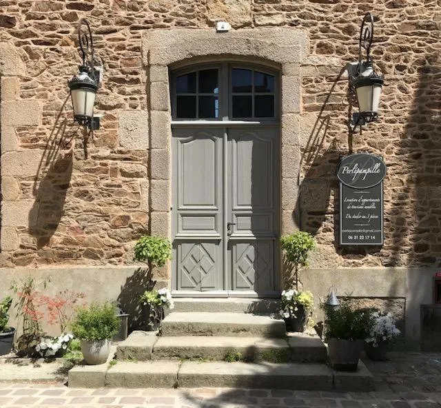 Lobby or reception in Perlépampille