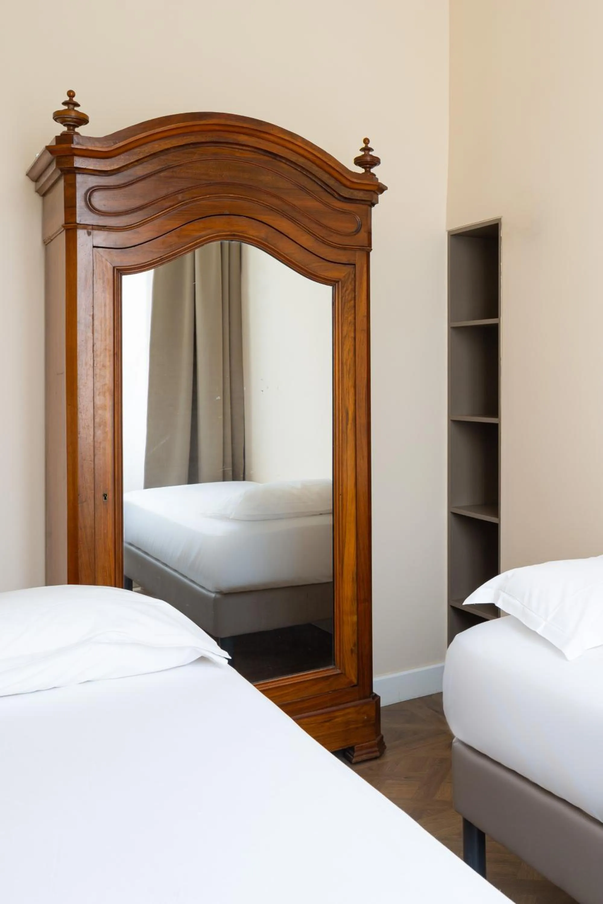 Bedroom, Bed in Appart hôtel Maison Montgrand-Vieux Port