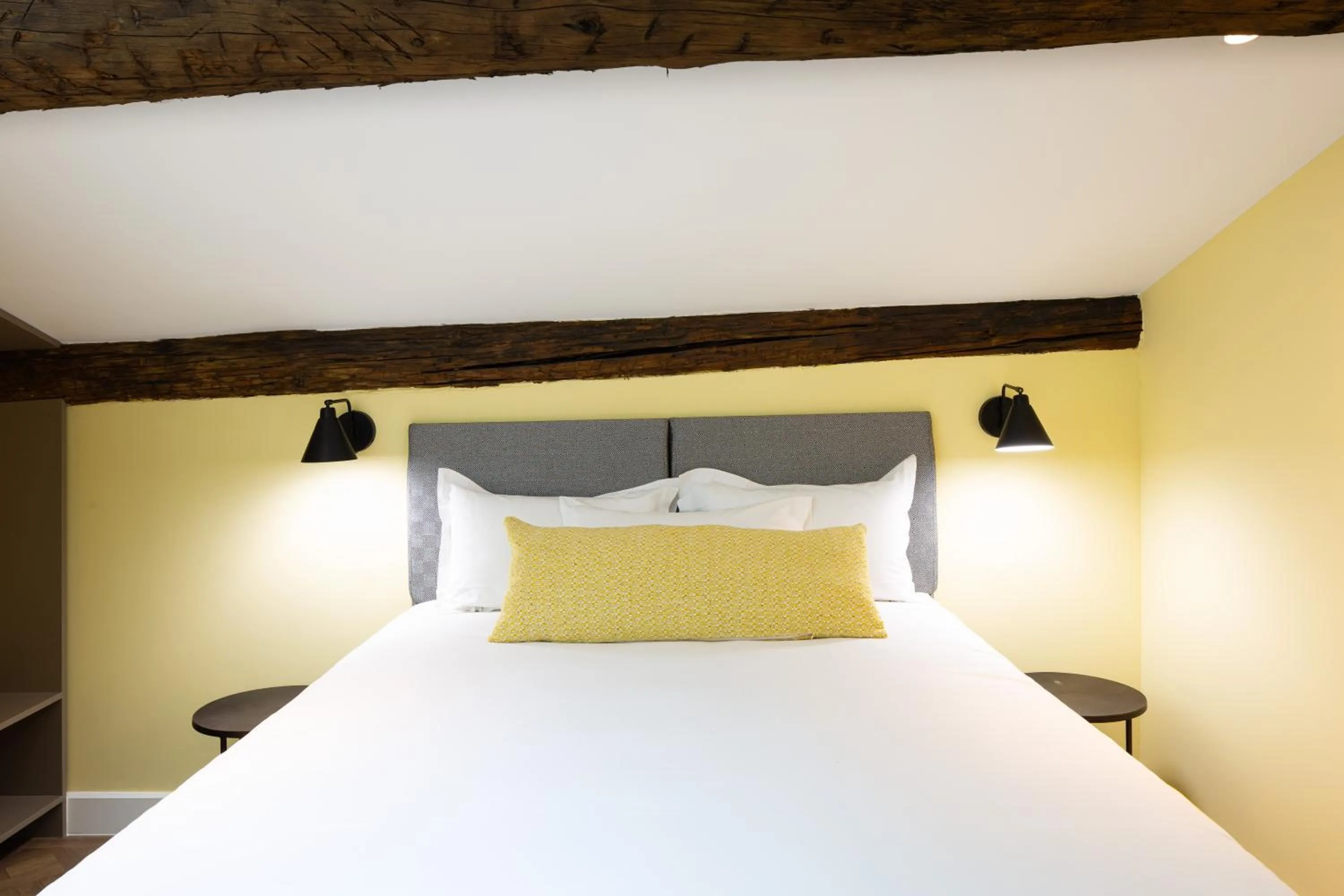 Bedroom, Bed in Appart hôtel Maison Montgrand-Vieux Port