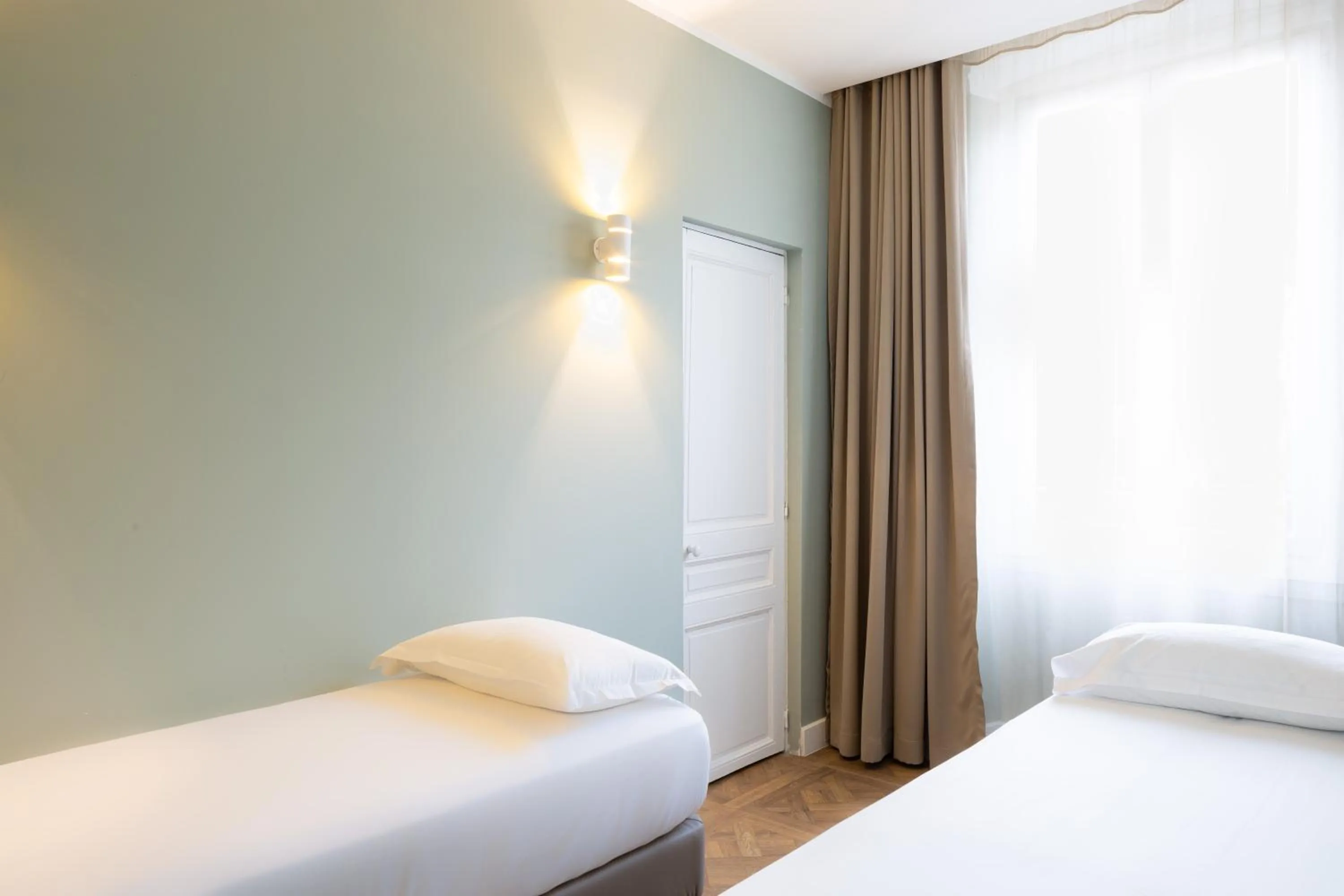 Bedroom, Bed in Appart hôtel Maison Montgrand-Vieux Port