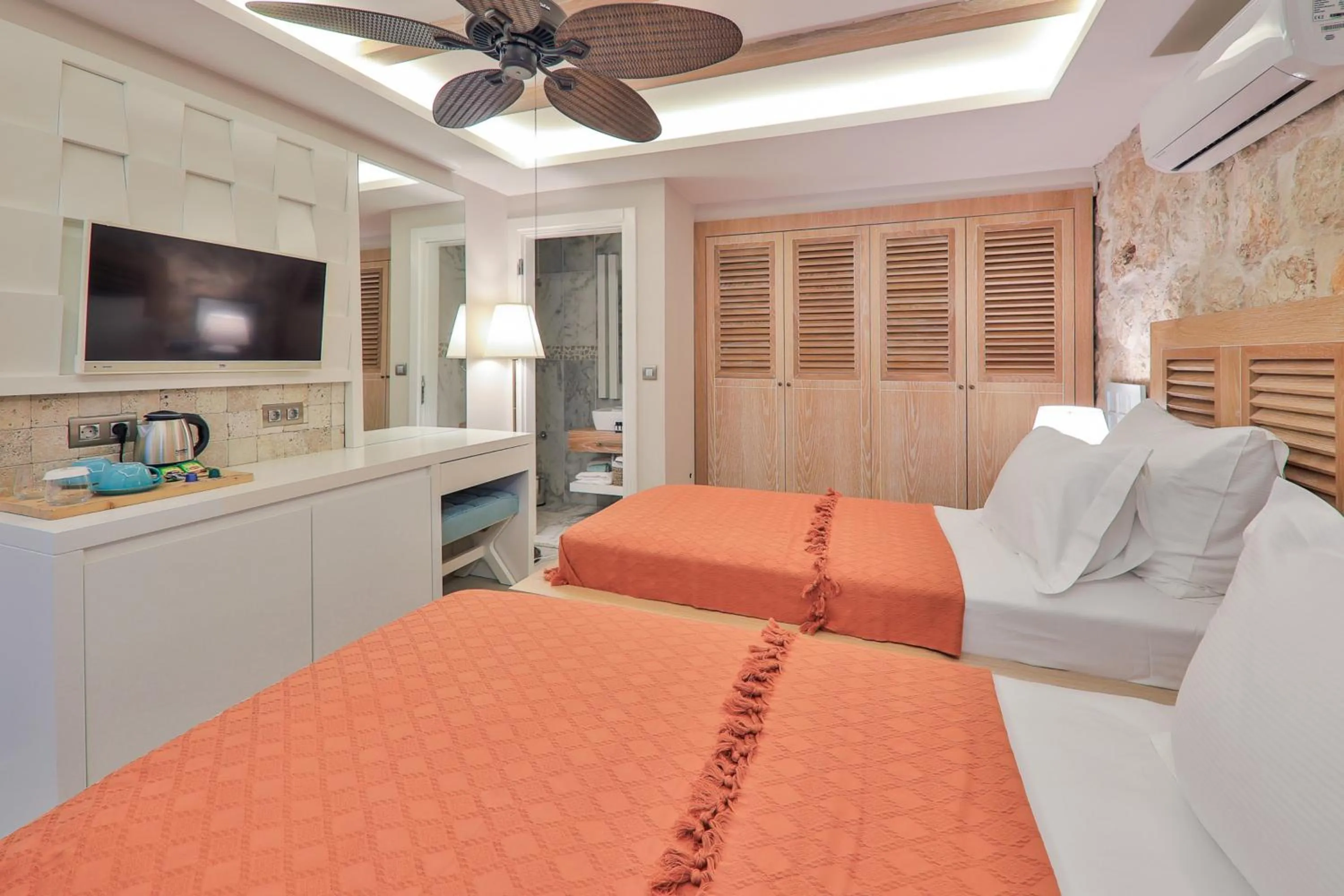 Bedroom, Bed in Kalkan Saray Suites Hotel
