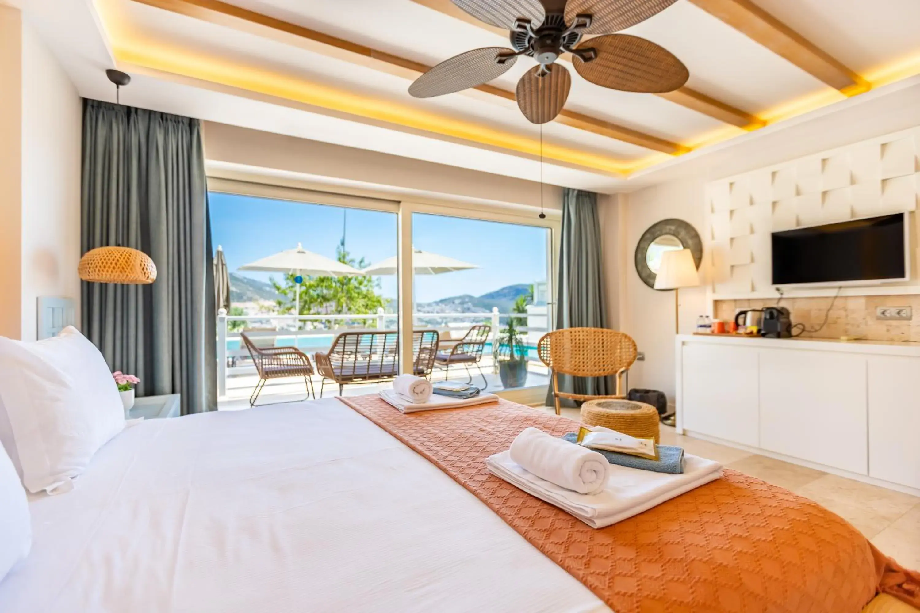 Deluxe Double Room with Sea View in Kalkan Saray Suites Hotel Deluxe Double Room with Sea View in Kalkan Saray Suites Hotel