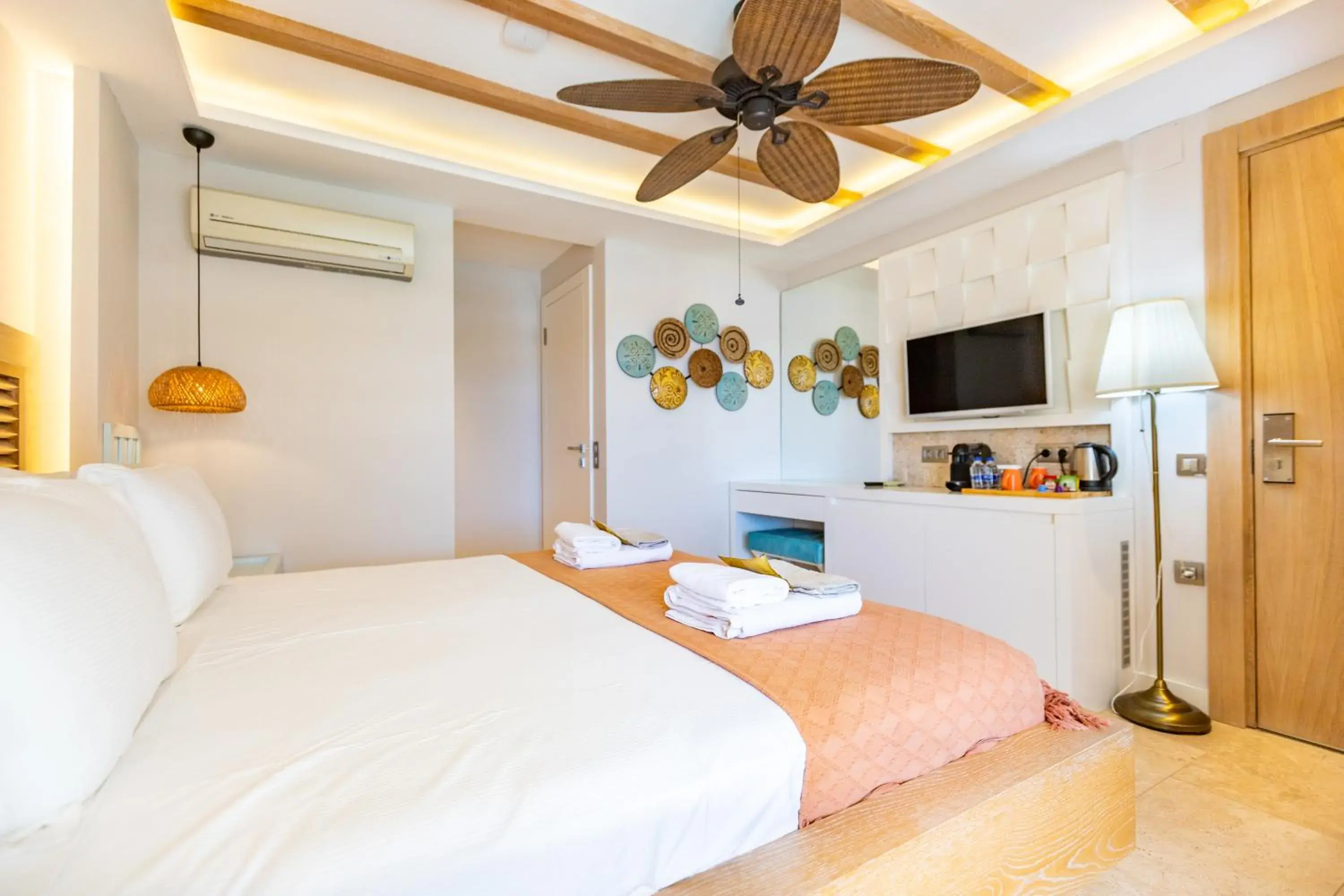 Bedroom, Bed in Kalkan Saray Suites Hotel Bedroom, Bed in Kalkan Saray Suites Hotel