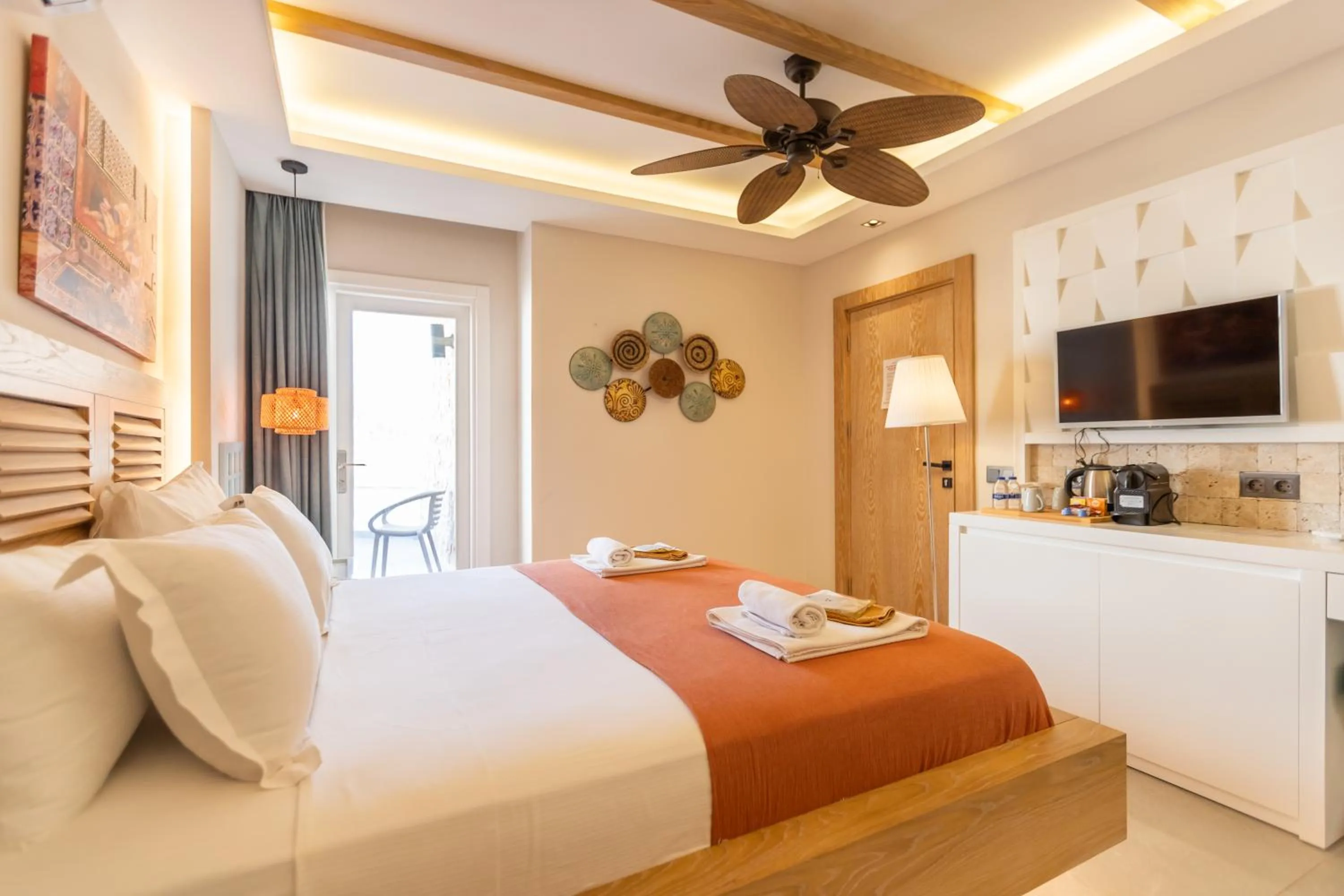 Bedroom, Bed in Kalkan Saray Suites Hotel