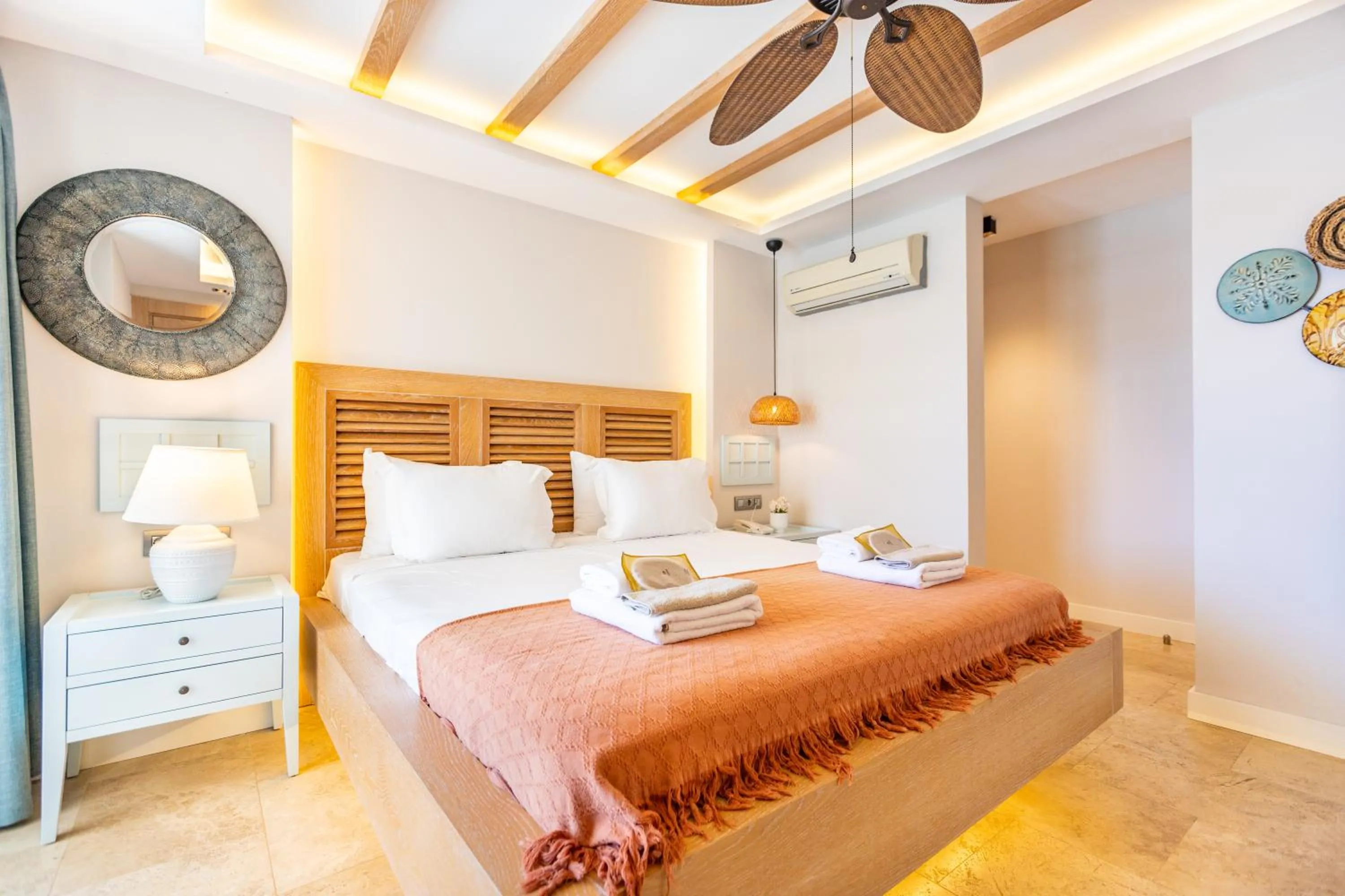 Bedroom, Bed in Kalkan Saray Suites Hotel