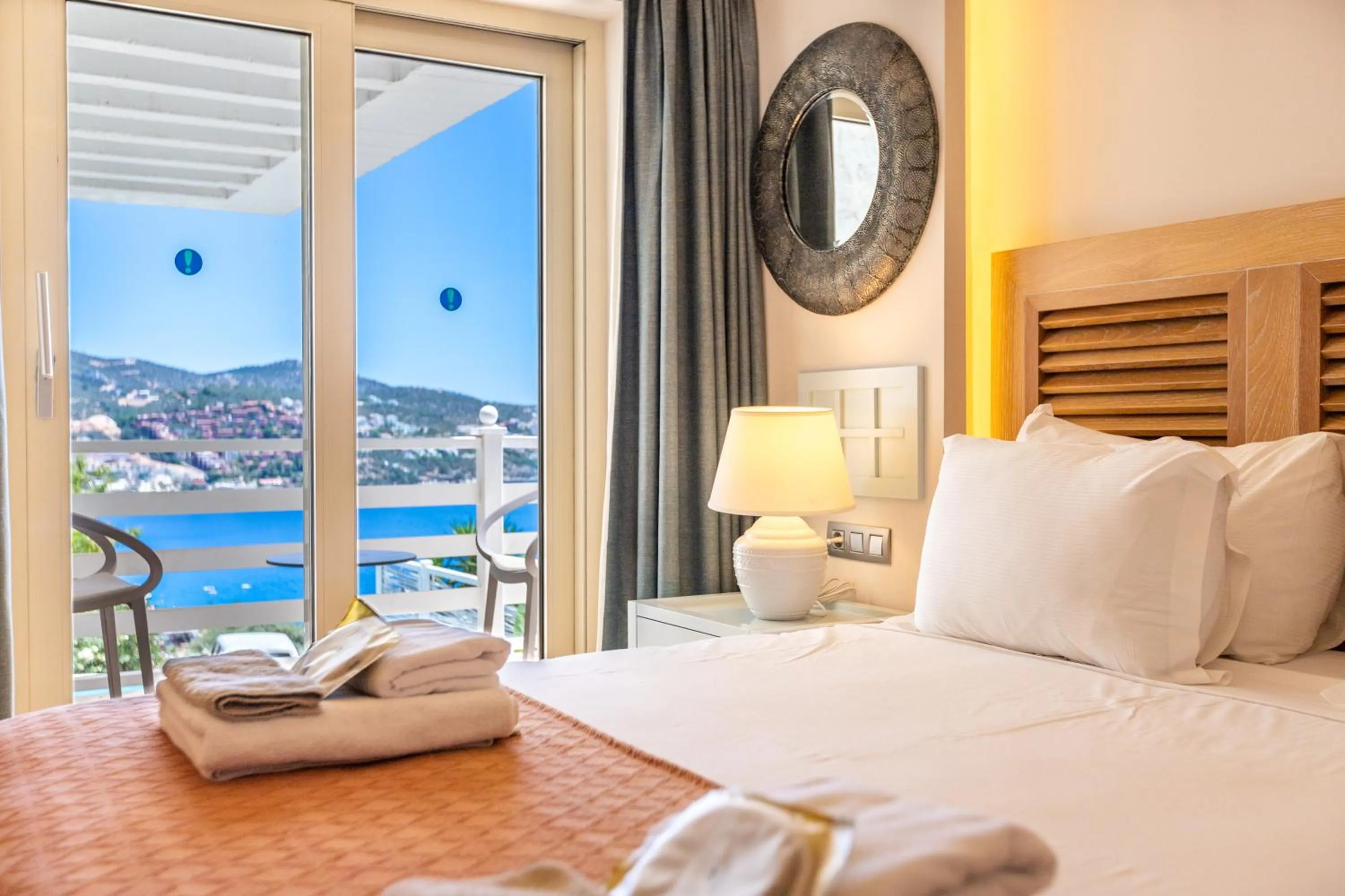 Bedroom, Bed in Kalkan Saray Suites Hotel