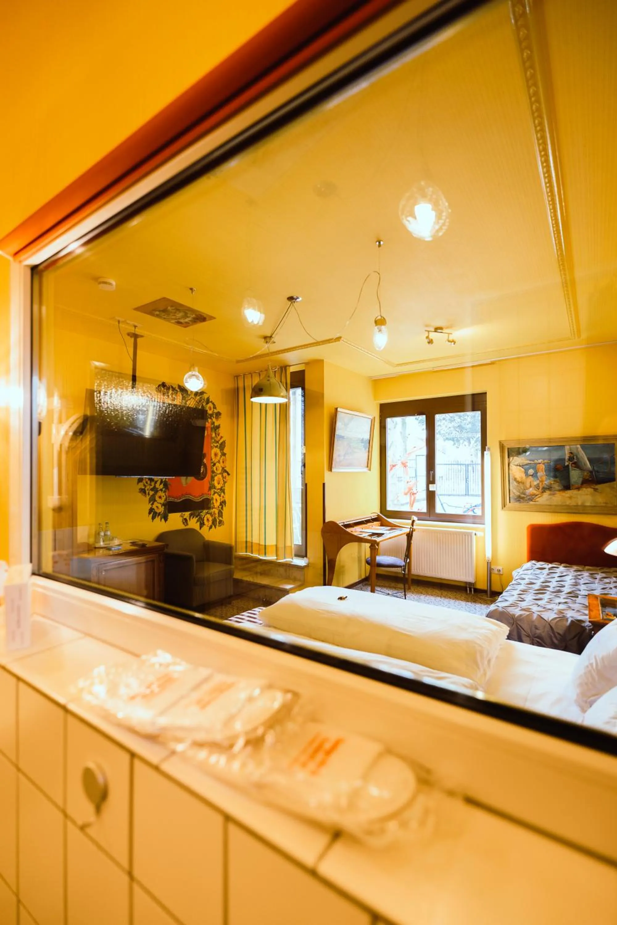 Photo of the whole room, Bed in Design Hotel Euskirchen