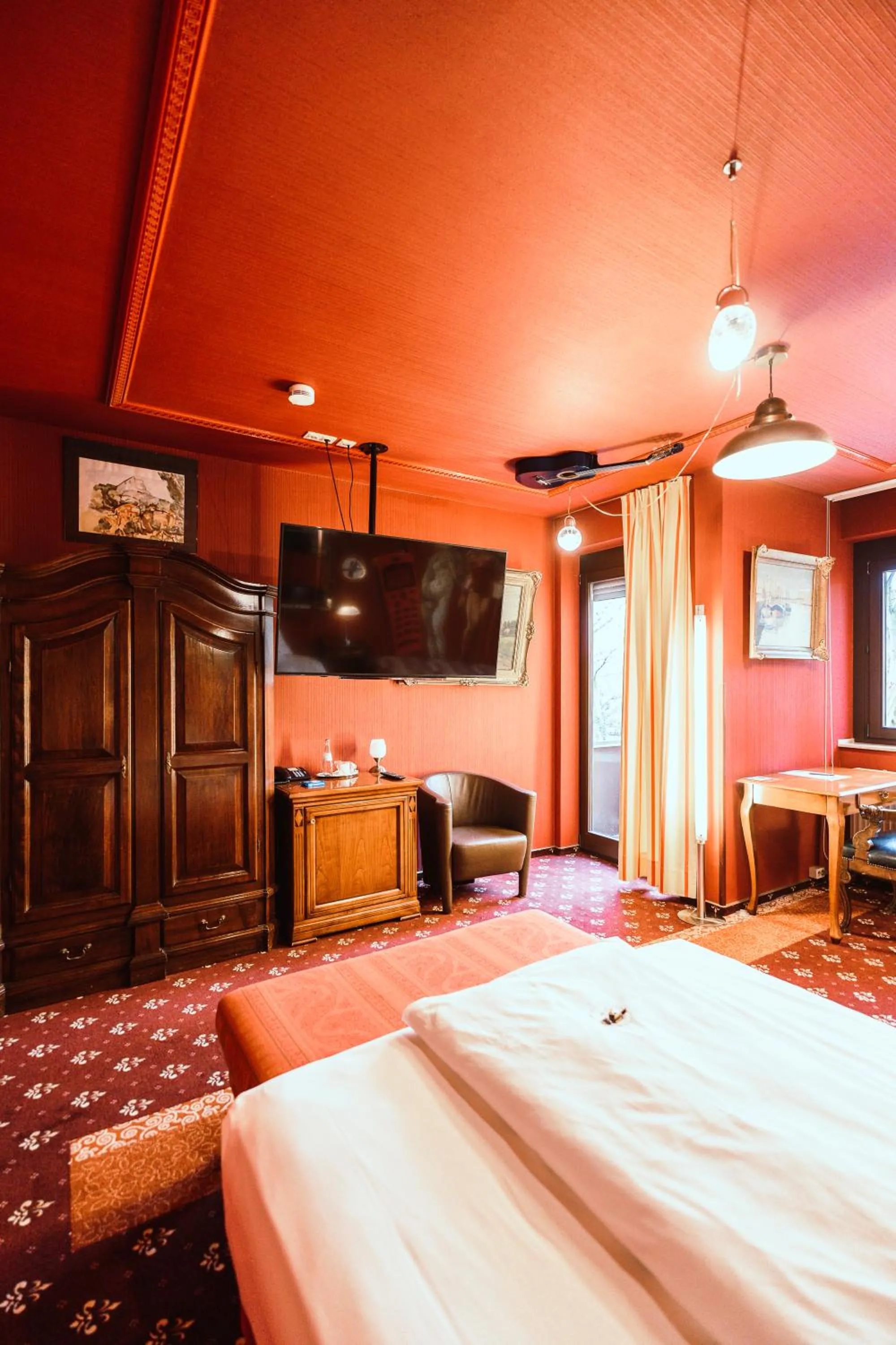 Photo of the whole room, Bed in Design Hotel Euskirchen