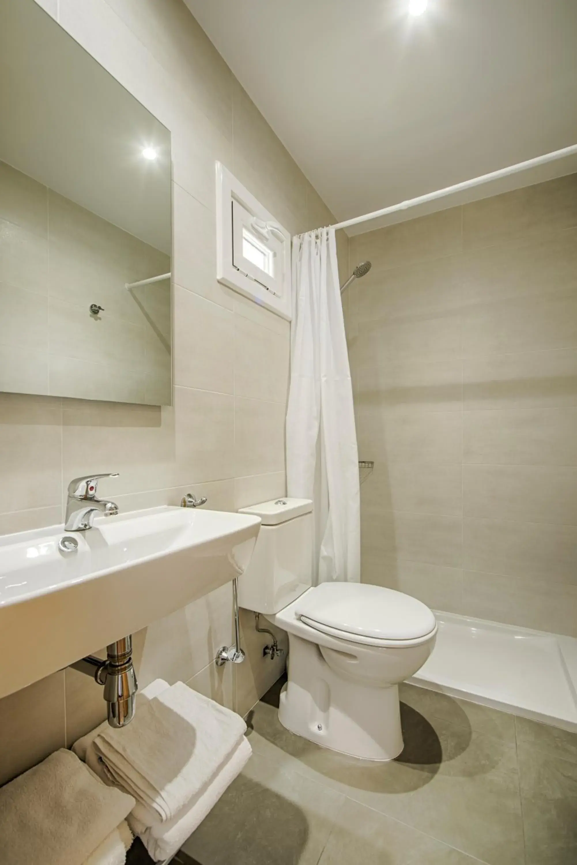 Double Room in Hostal-Restaurante LUGANO Double Room in Hostal-Restaurante LUGANO