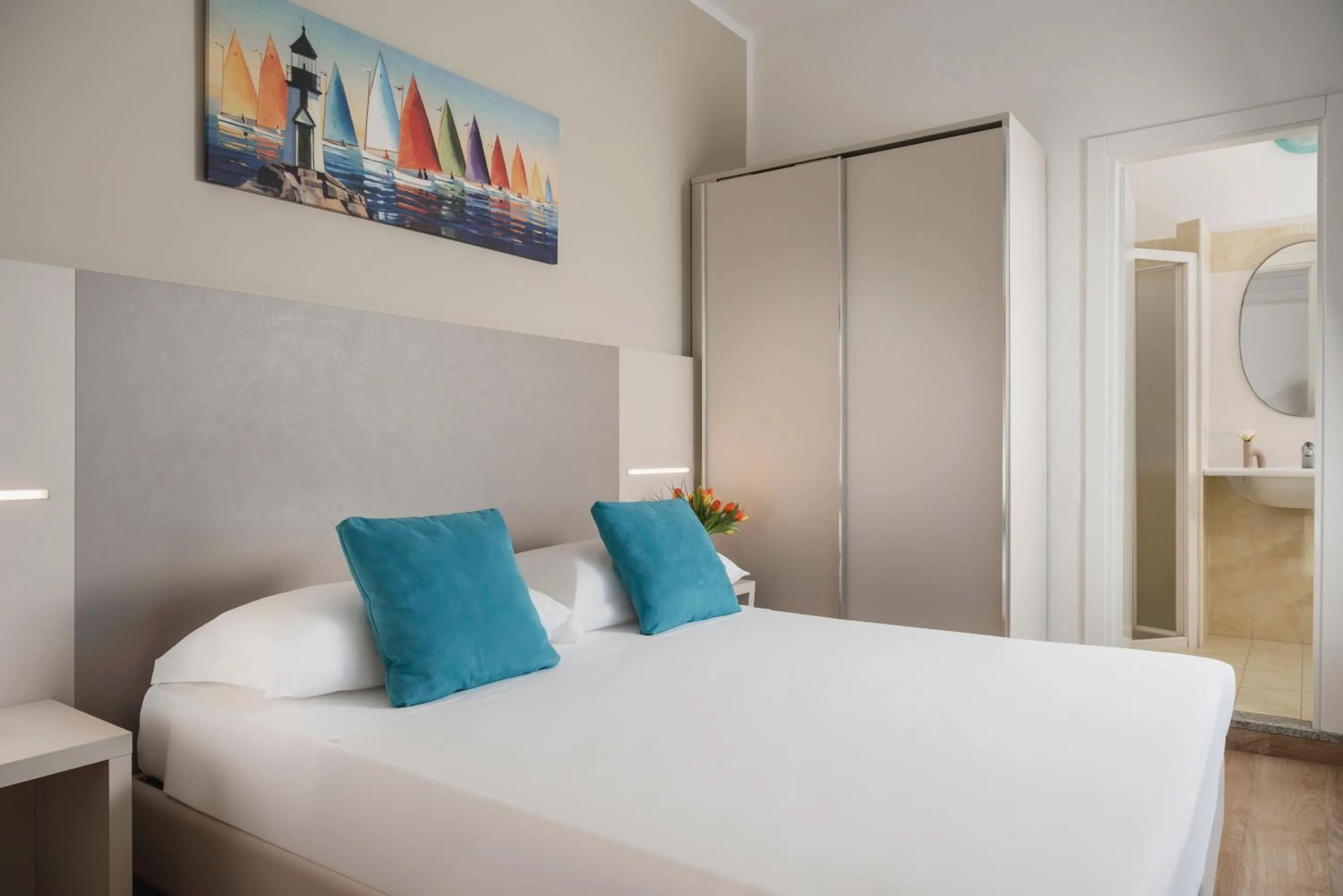 Bed in Hotel Caravel B&B