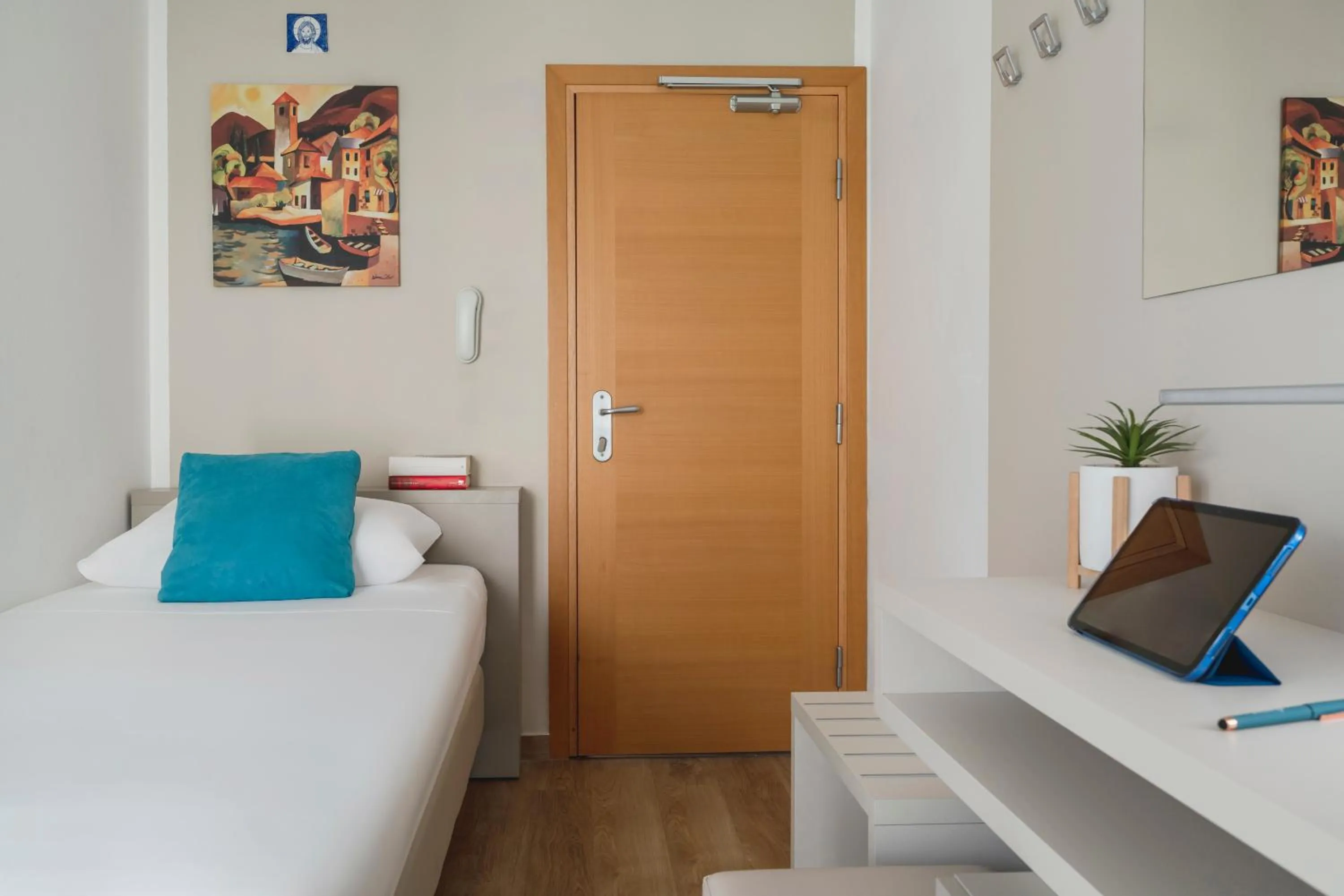 Bed in Hotel Caravel B&B