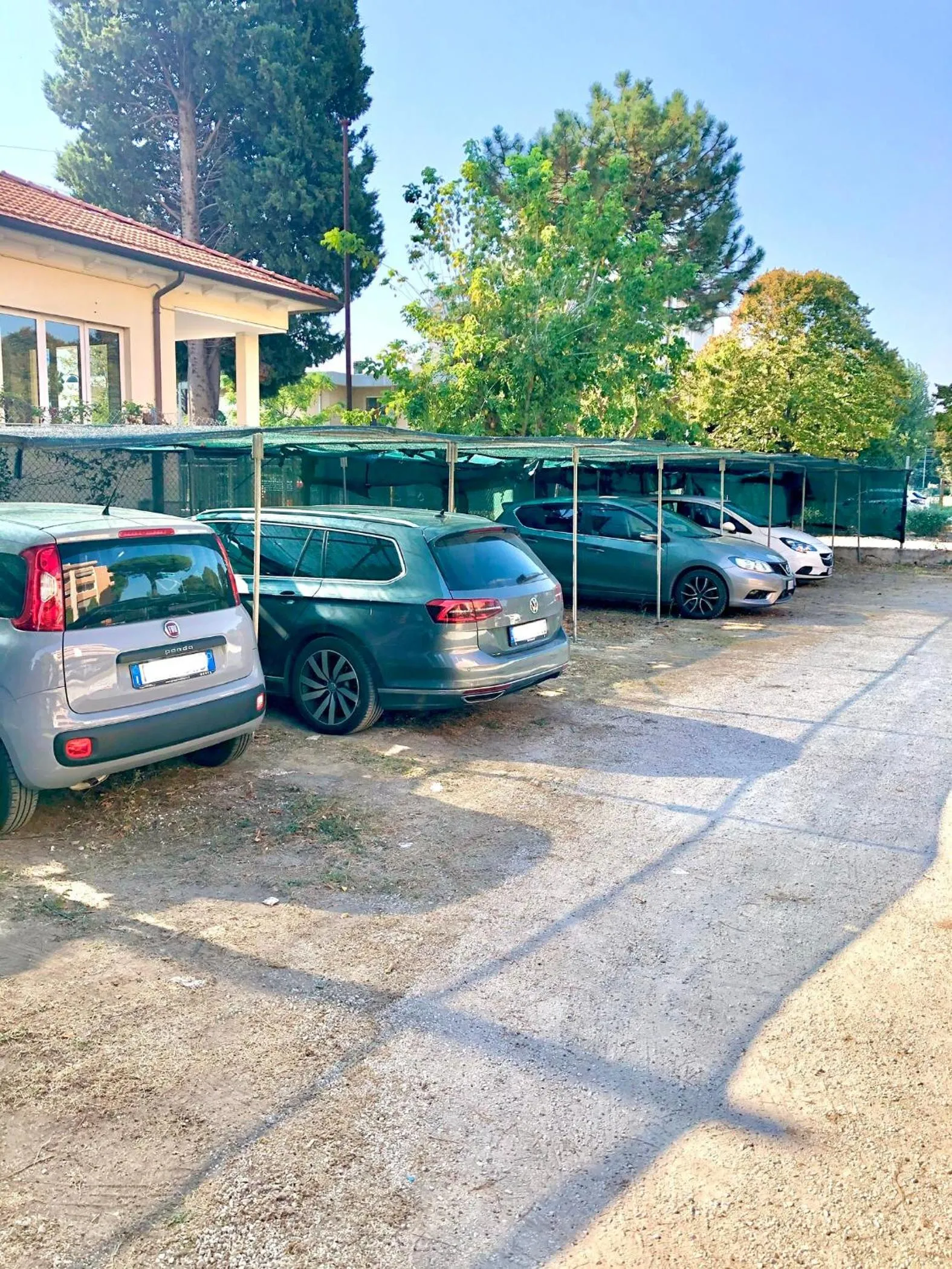 Parking in Hotel Caravel B&B