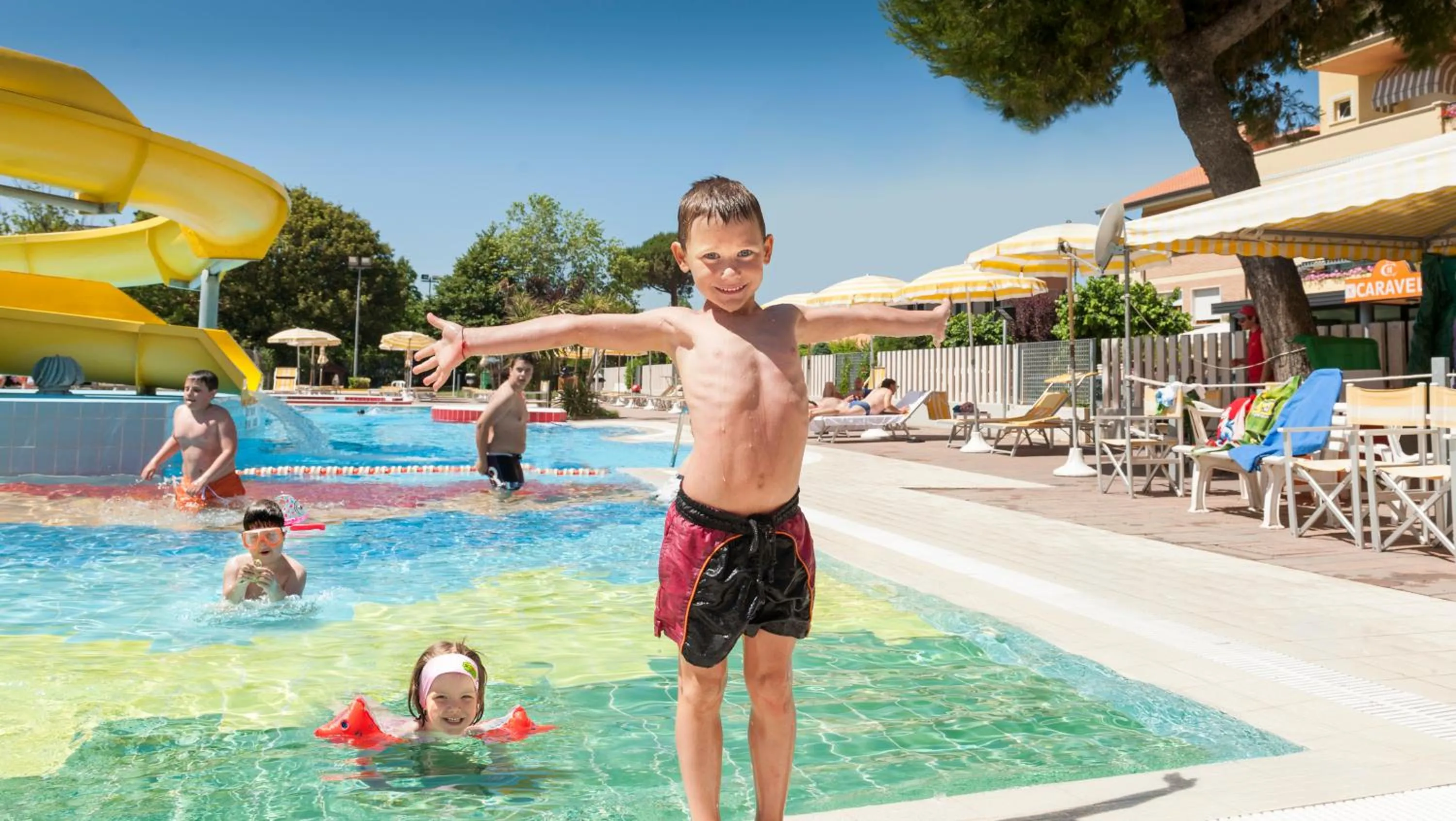 Swimming pool in Hotel Caravel B&B