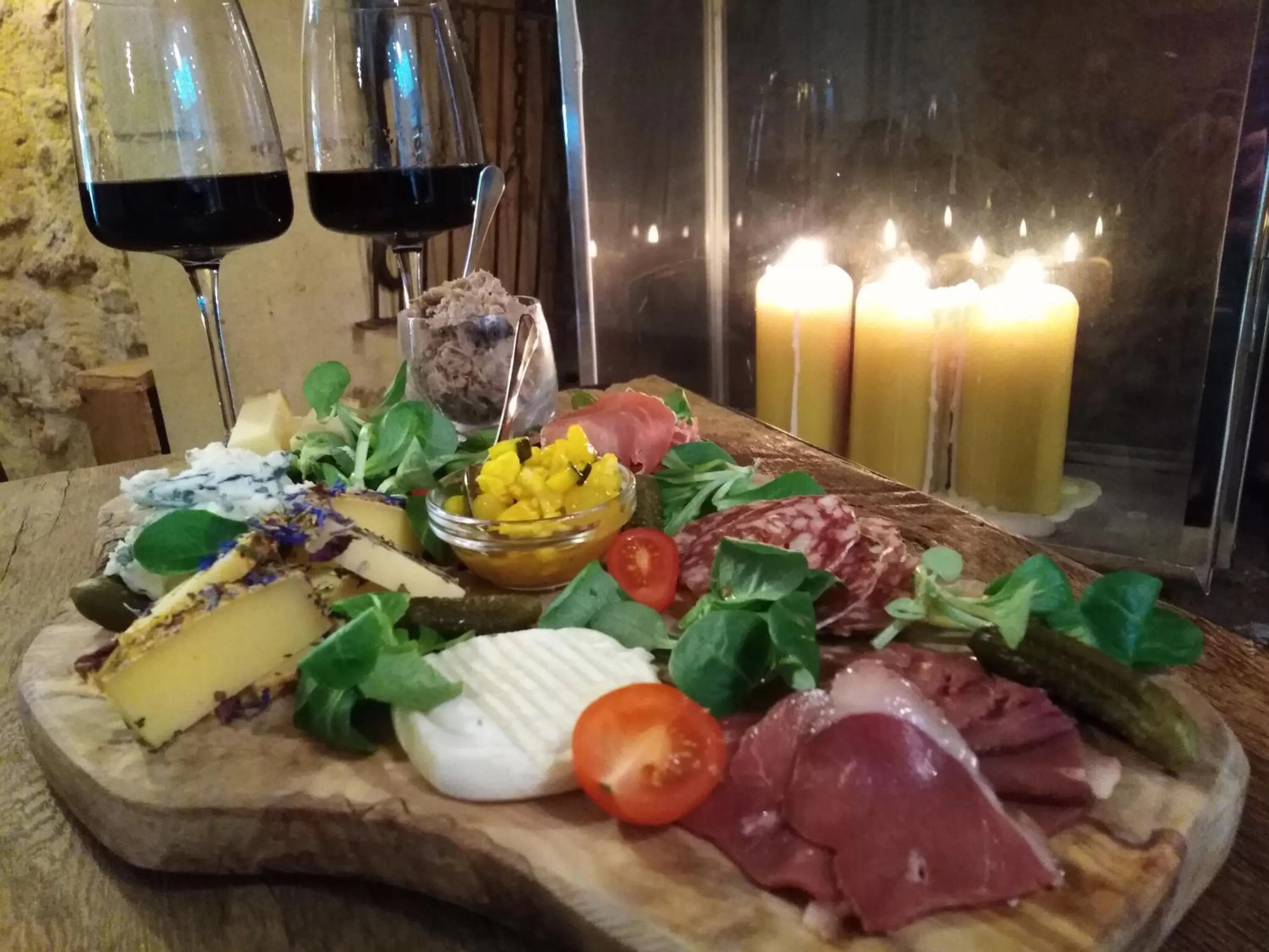 Food and drinks in Planches et Plonk