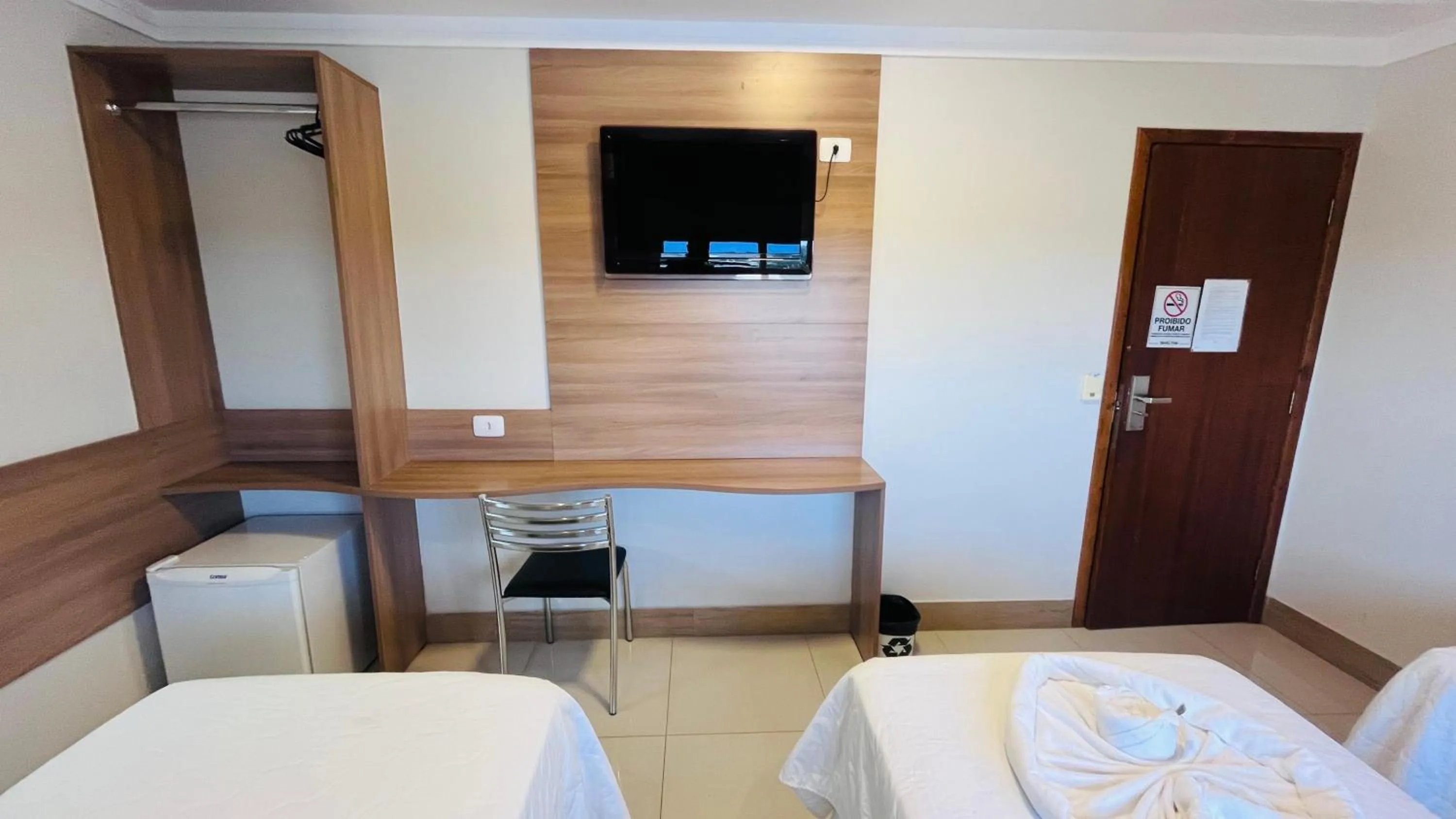 TV and multimedia in SHELTON PALACE HOTEL