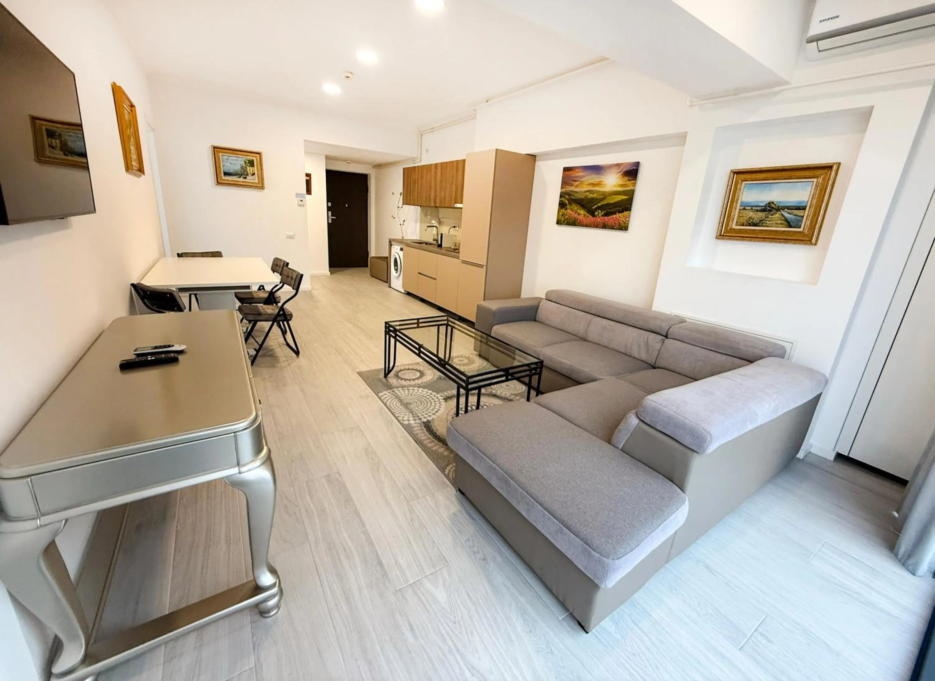 Kitchen or kitchenette in Maritimo ApartHotel