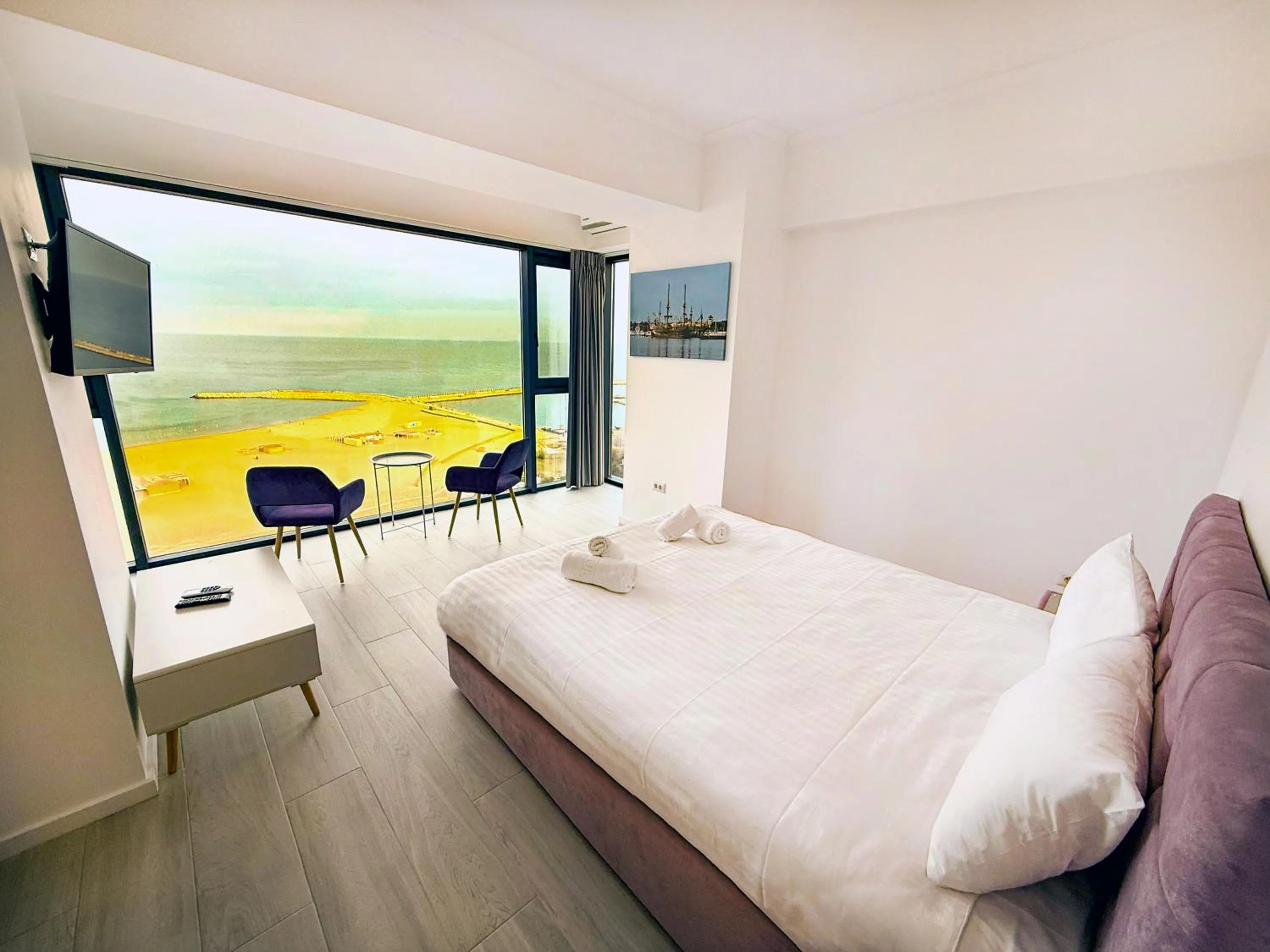 Bed in Maritimo ApartHotel