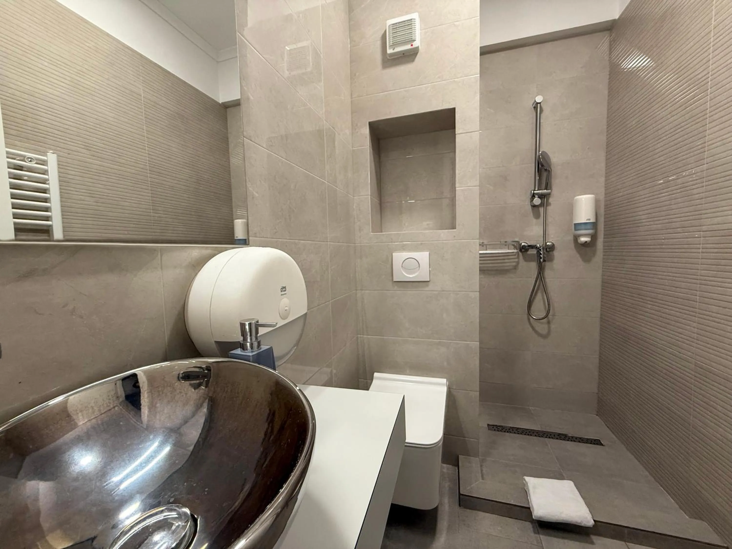 Shower in Maritimo ApartHotel