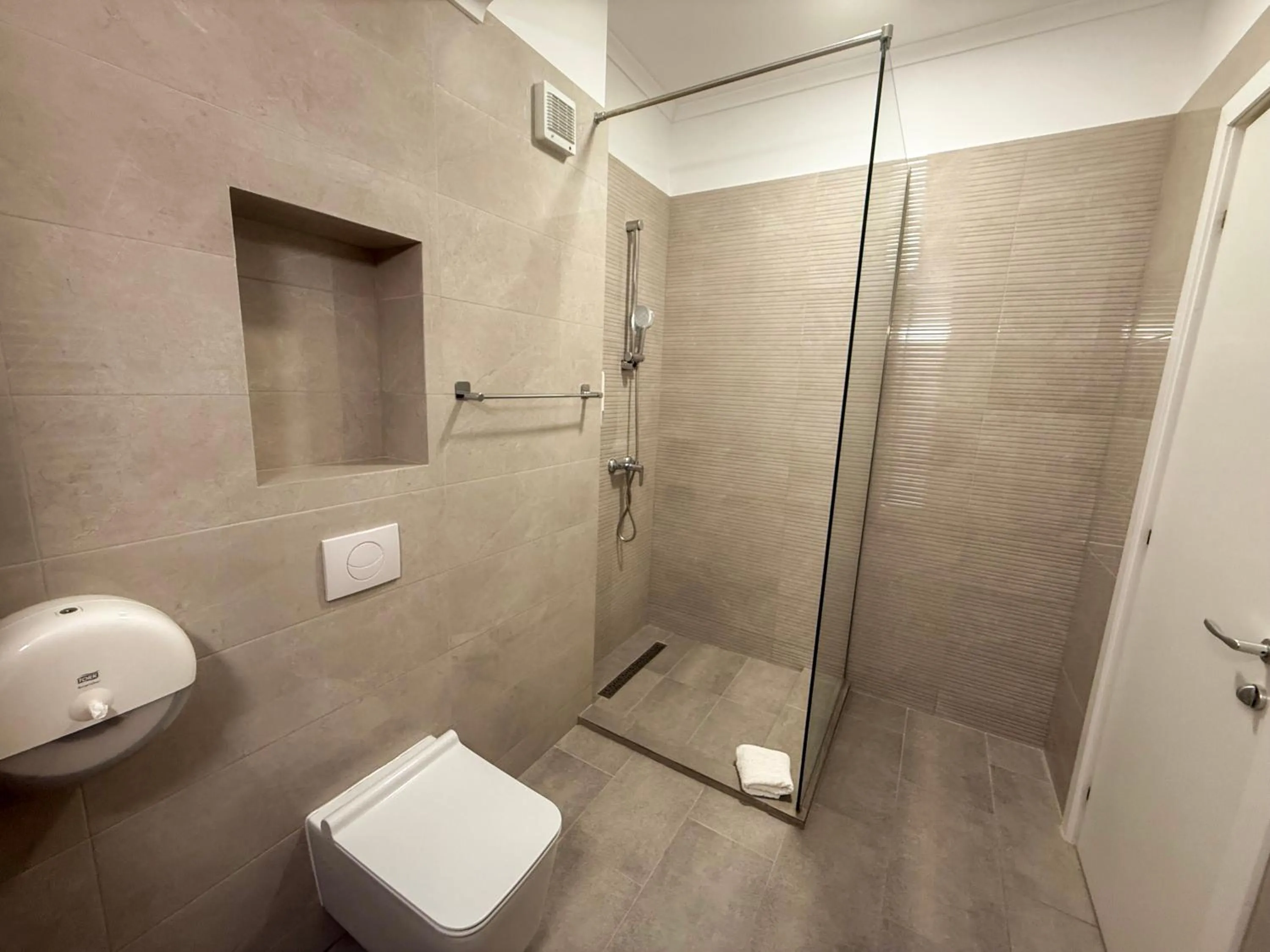 Shower in Maritimo ApartHotel