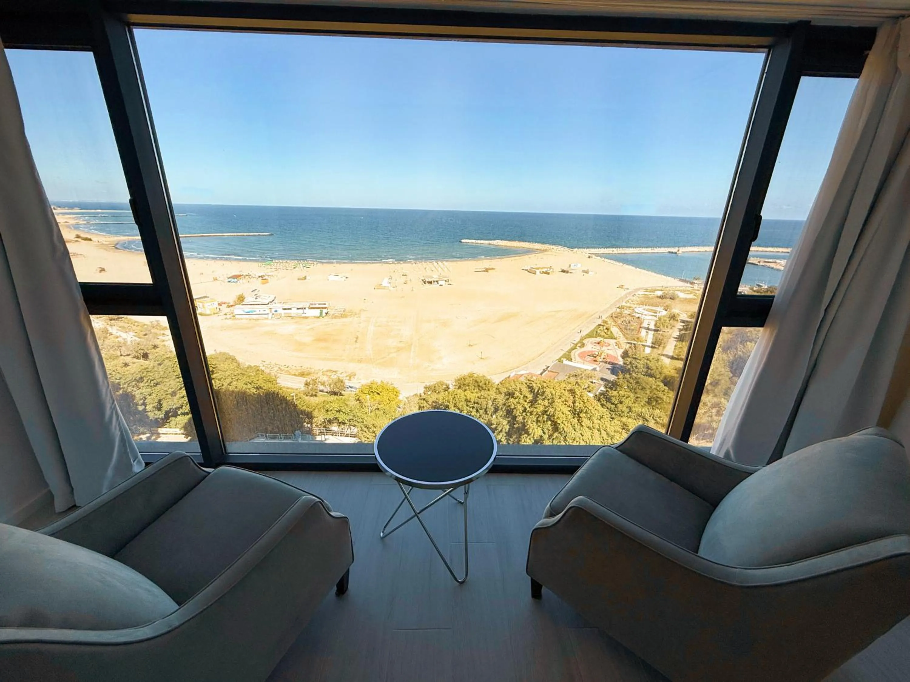 Sea view in Maritimo ApartHotel