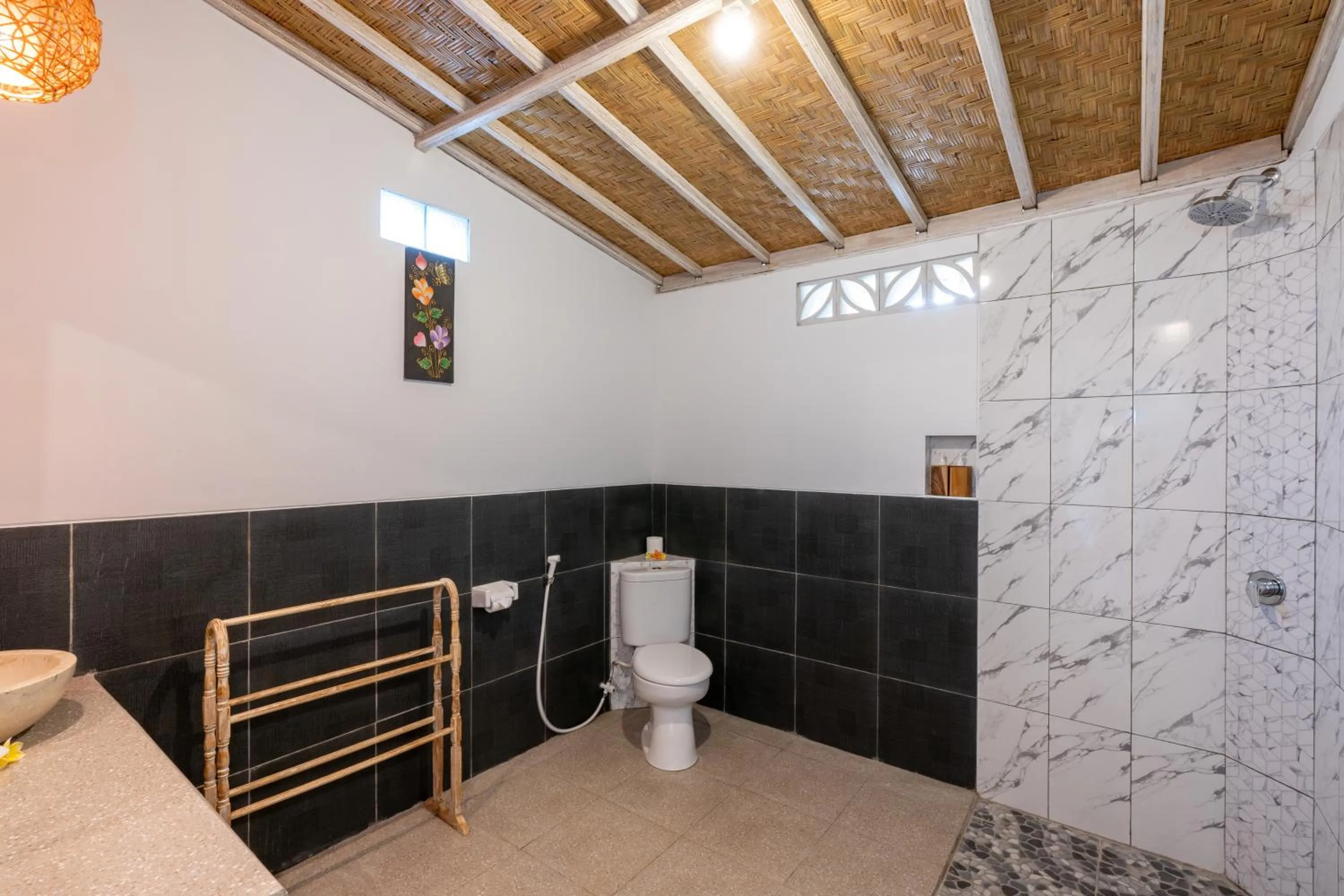 Bathroom in Le Biu garden View