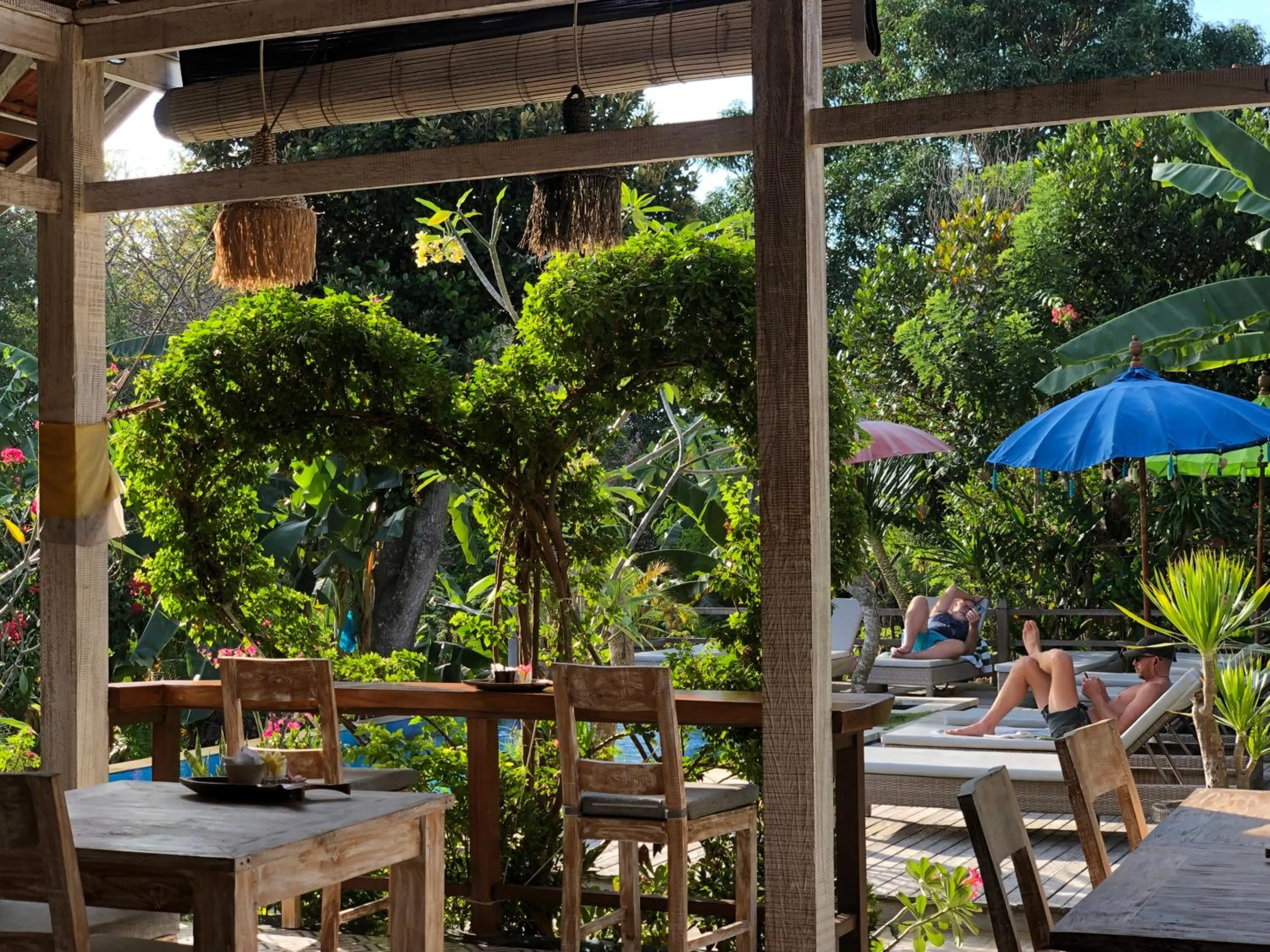 Restaurant/places to eat in Le Biu garden View
