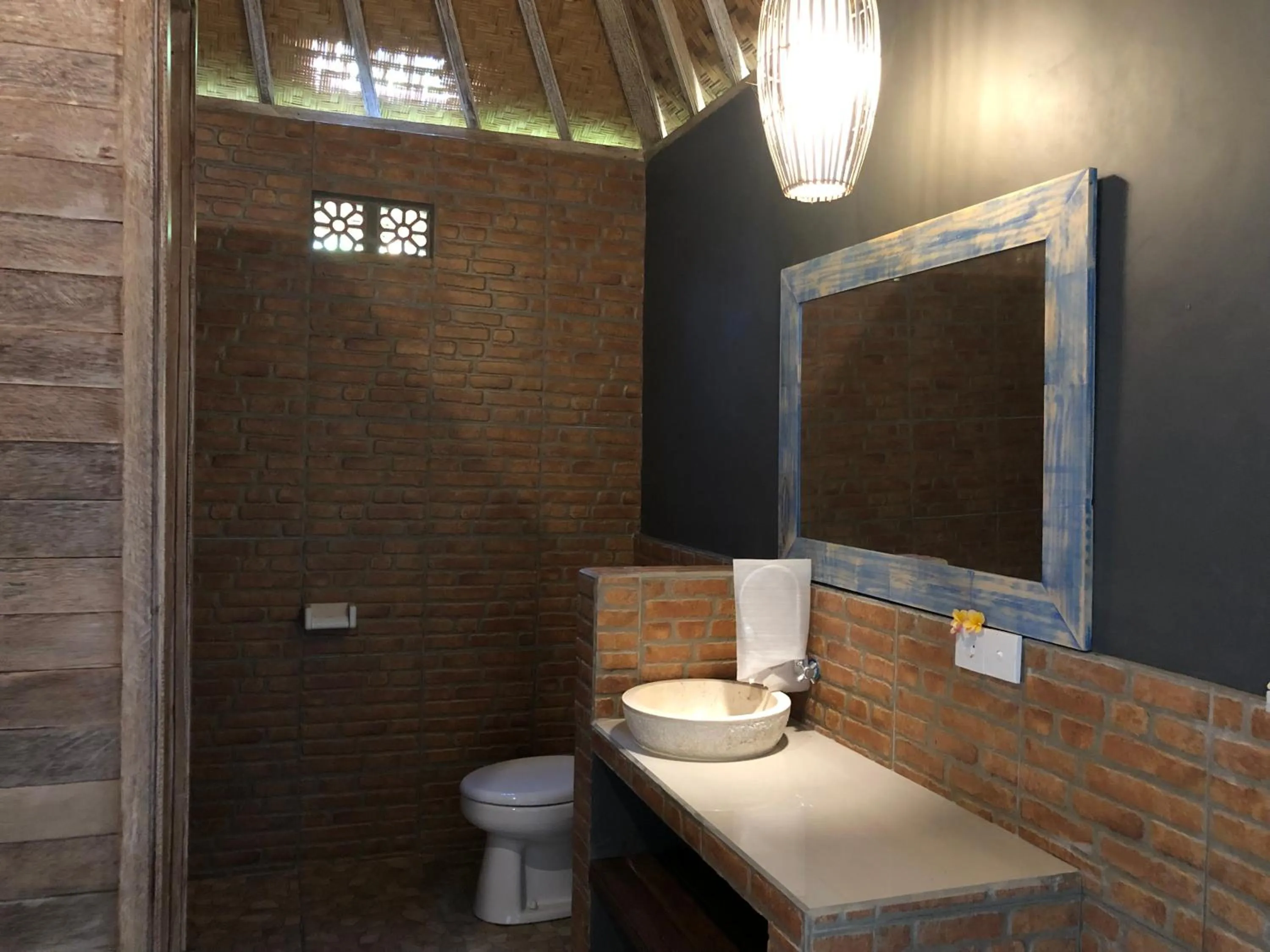 Bathroom in Le Biu garden View