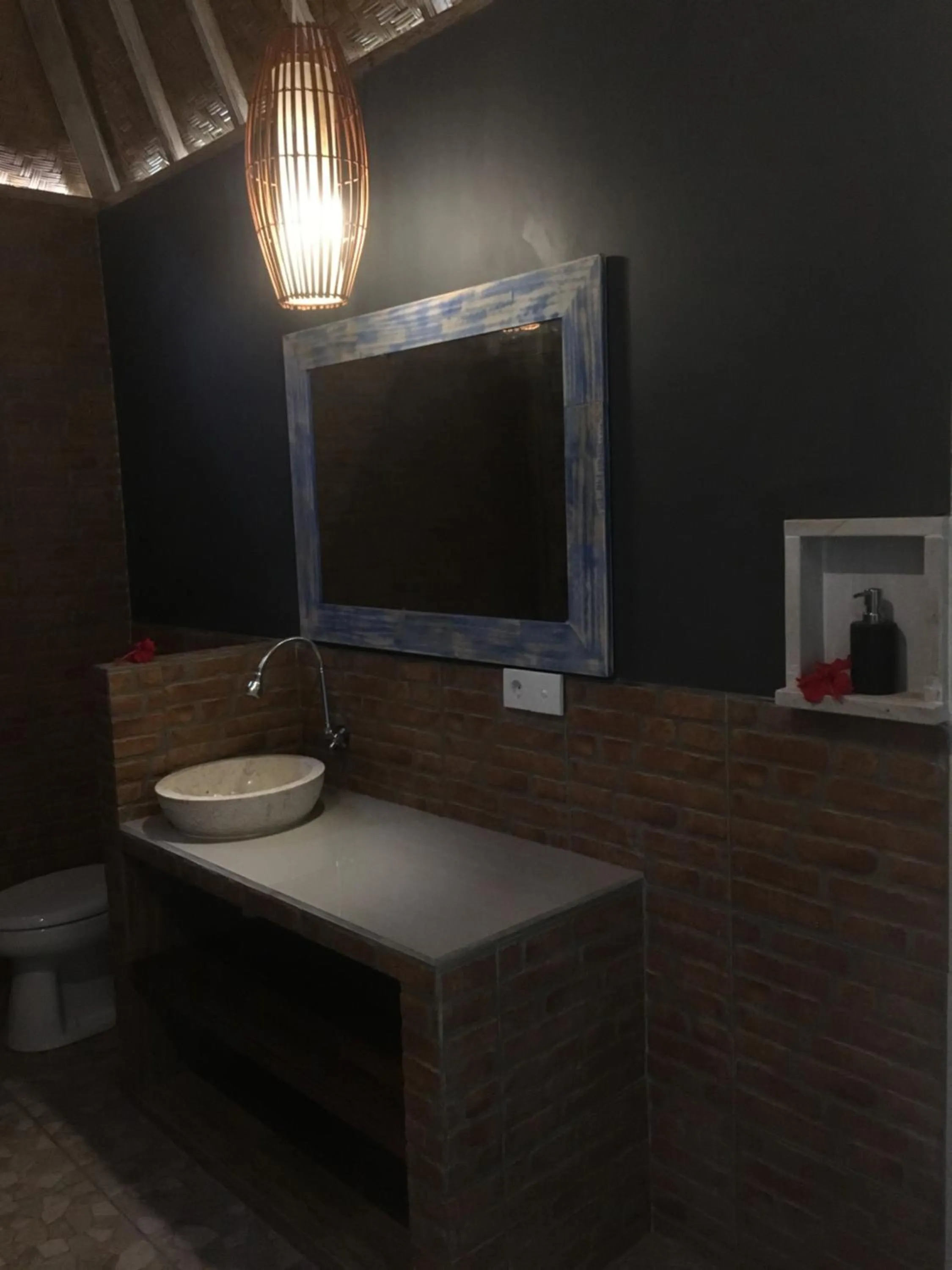 Bathroom in Le Biu garden View