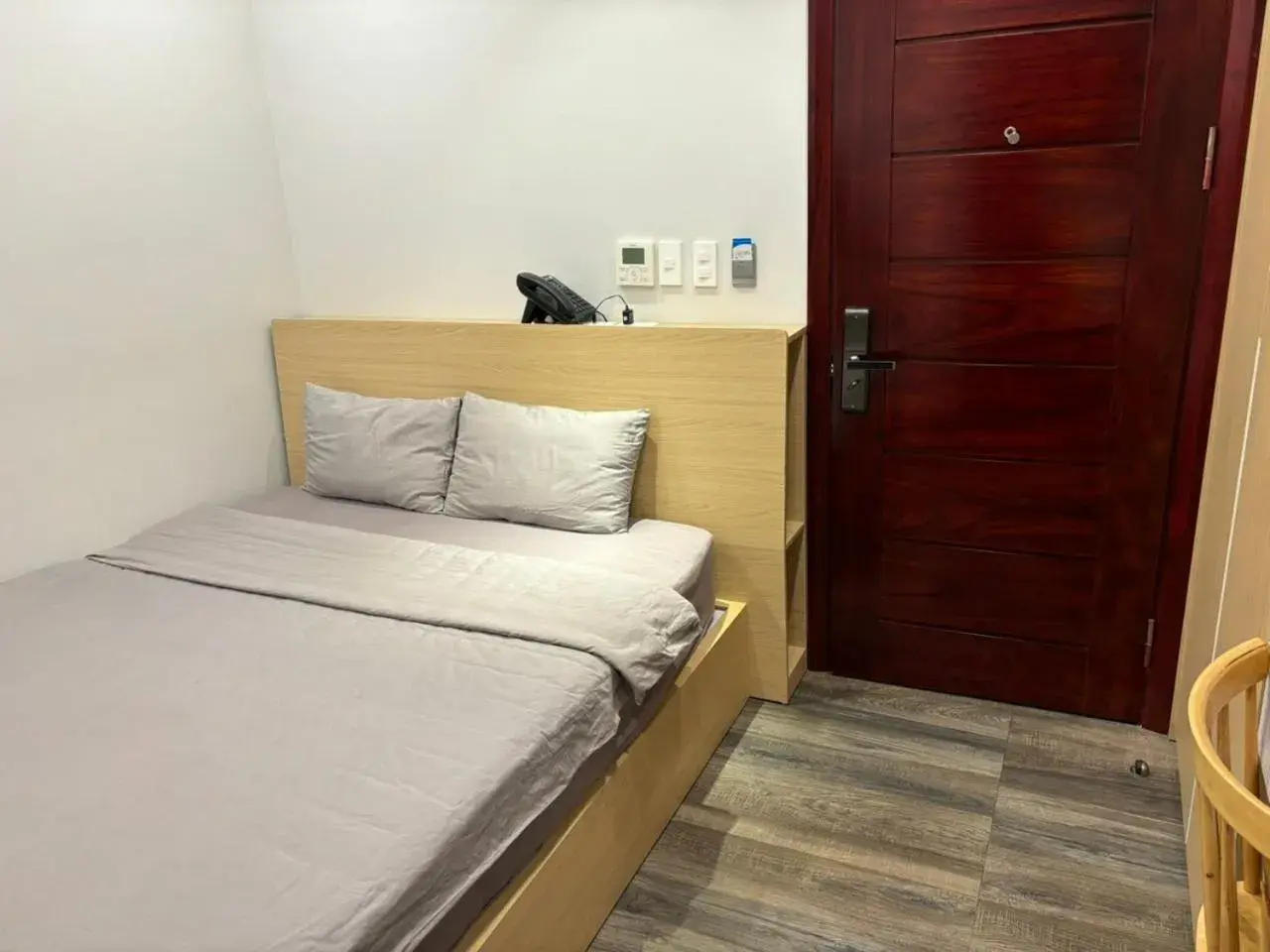 Standard Queen Room in Lee Apartment & Hotel Standard Queen Room in Lee Apartment & Hotel