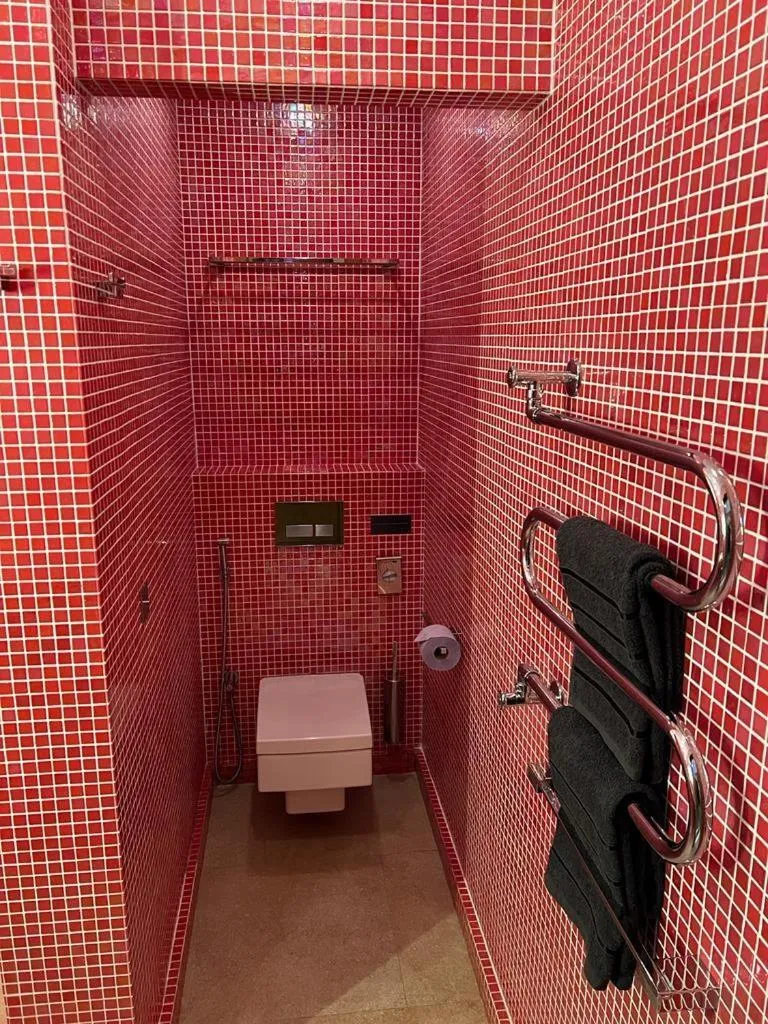 Bathroom in BASTIDE DE RAMATUELLE