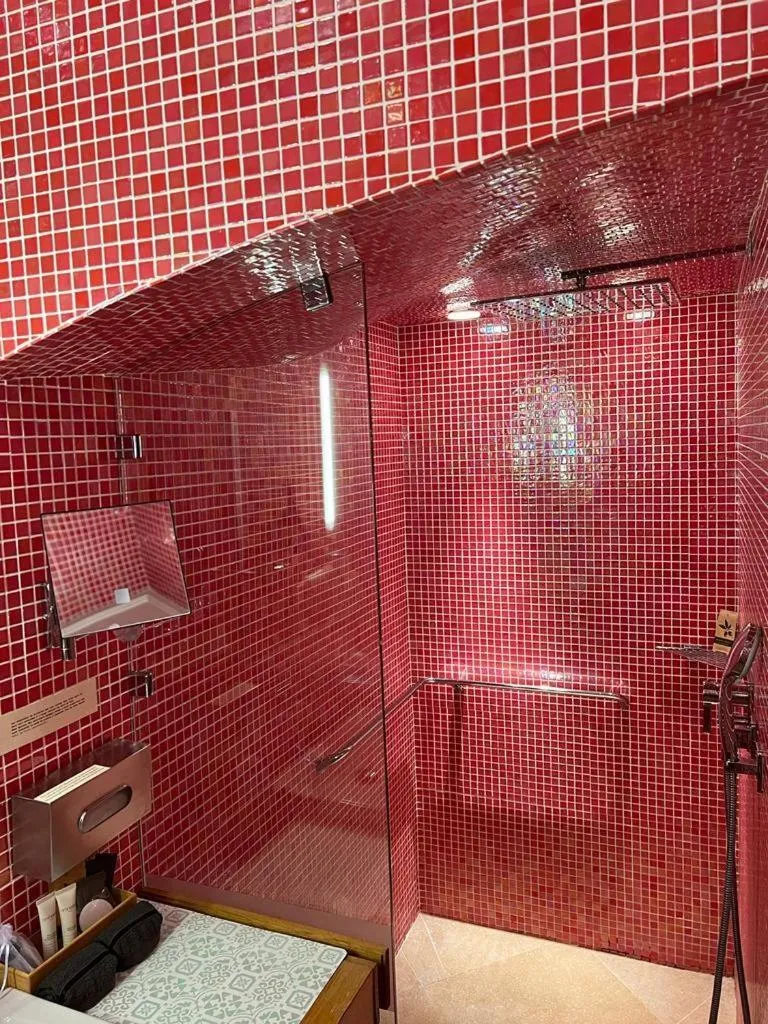 Bathroom in BASTIDE DE RAMATUELLE